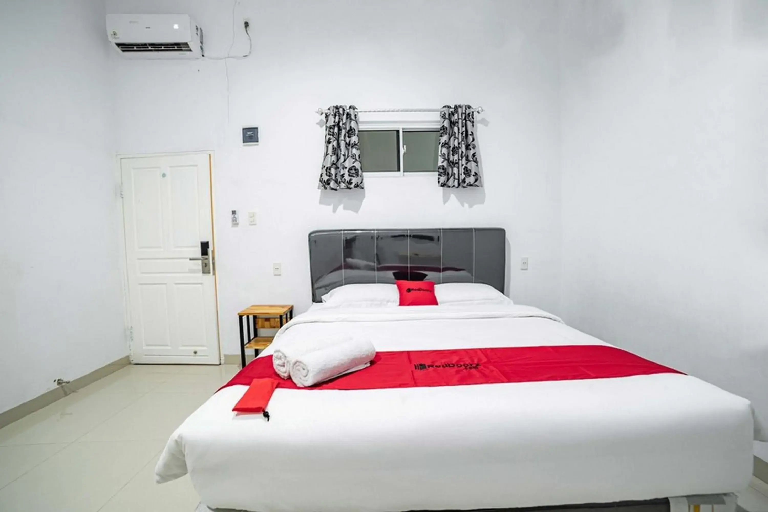 Bed in RedDoorz Plus near Thamrin Plaza Medan Bed in RedDoorz Plus near Thamrin Plaza Medan