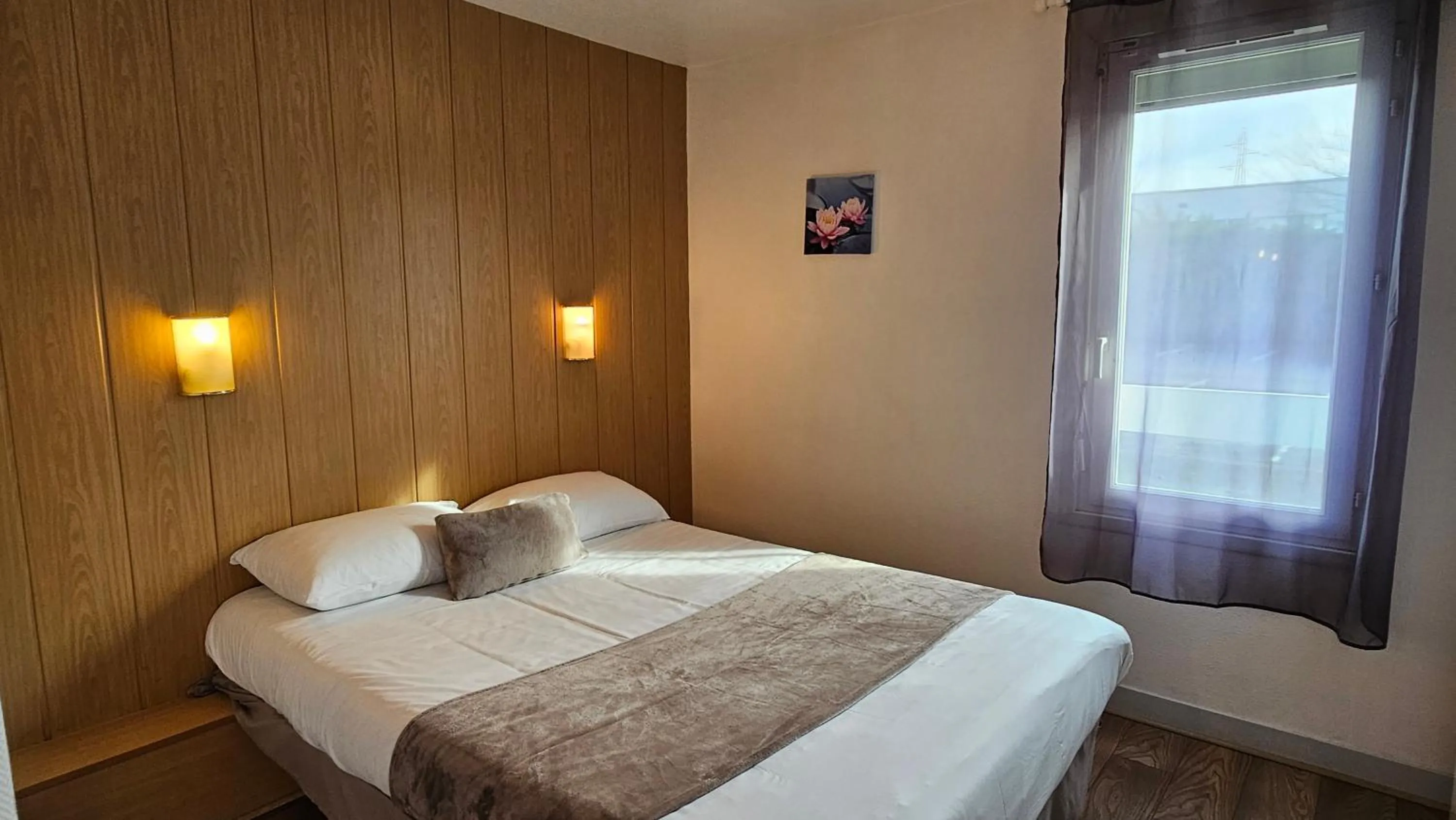 Bed in Brit Hotel Essentiel Pau Lescar