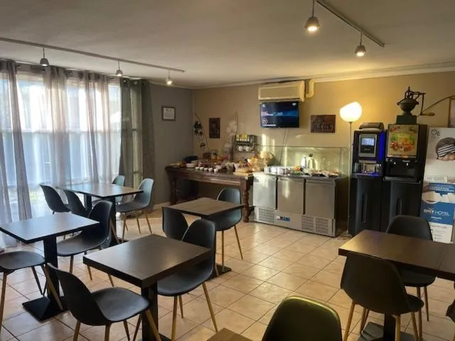 Brit Hotel Essentiel Pau Lescar