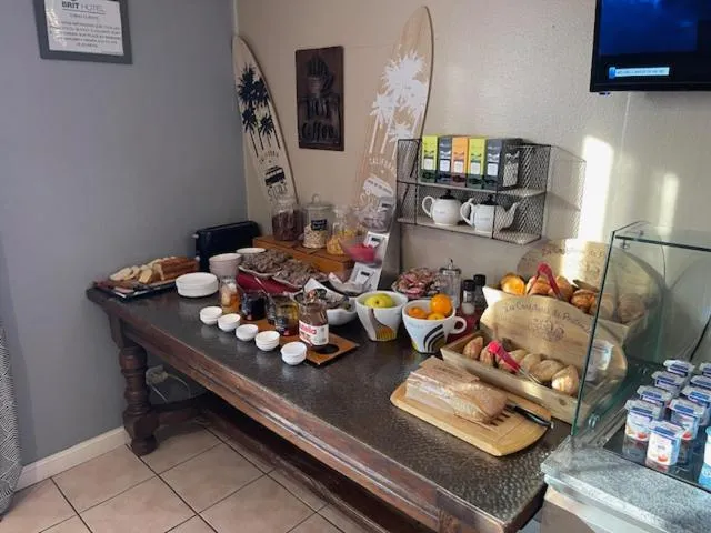 Brit Hotel Essentiel Pau Lescar