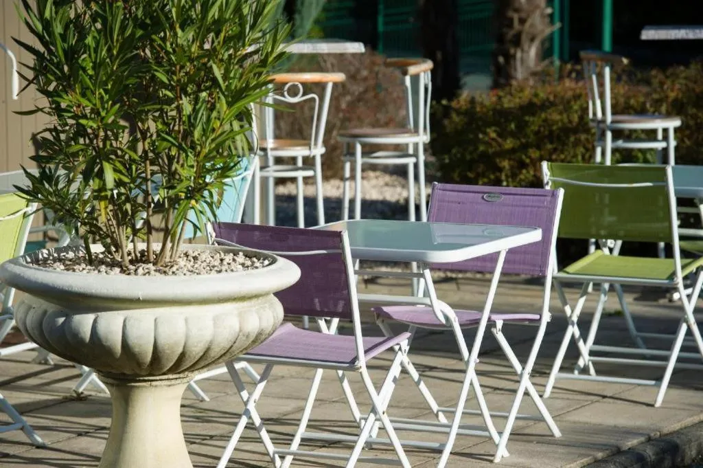 Patio in Brit Hotel Essentiel Pau Lescar