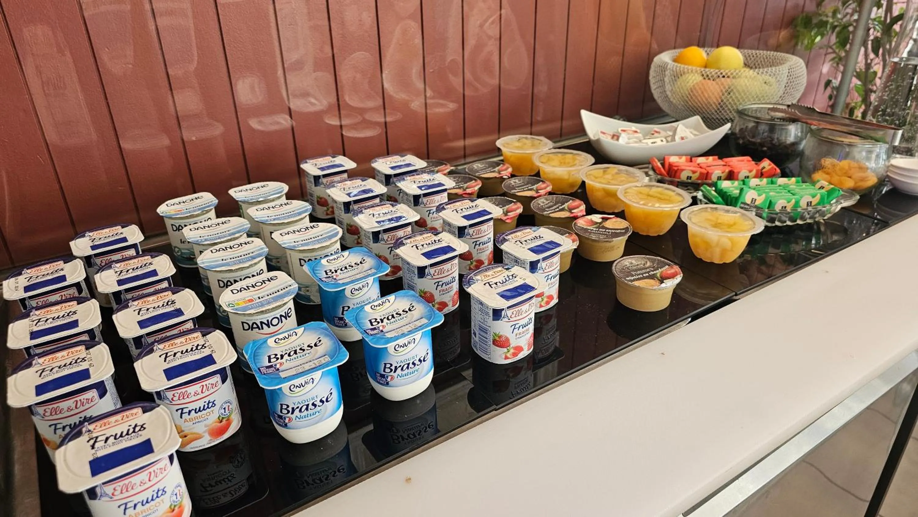 Buffet breakfast in Brit Hotel Essentiel Pau Lescar