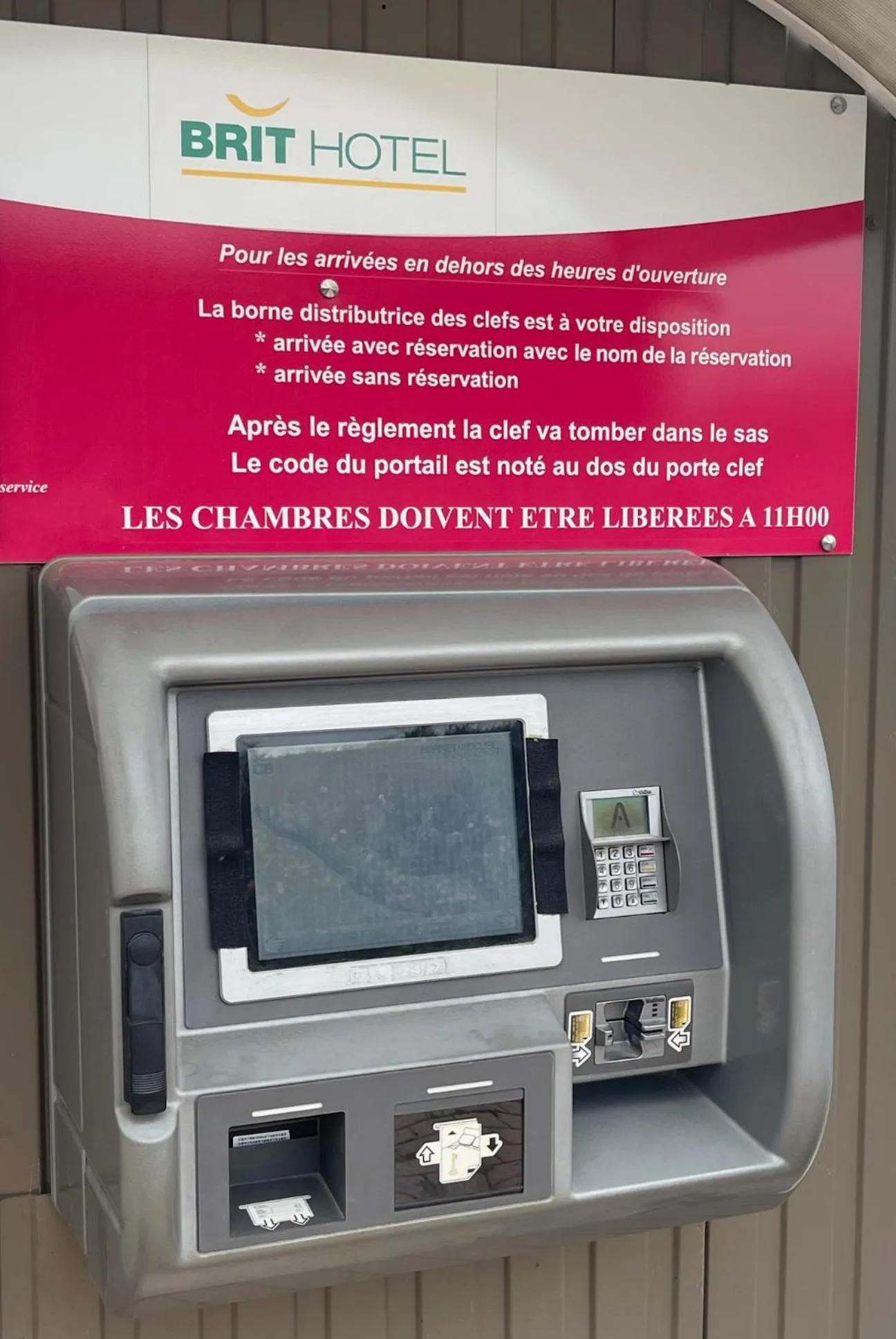 Property building in Brit Hotel Essentiel Pau Lescar