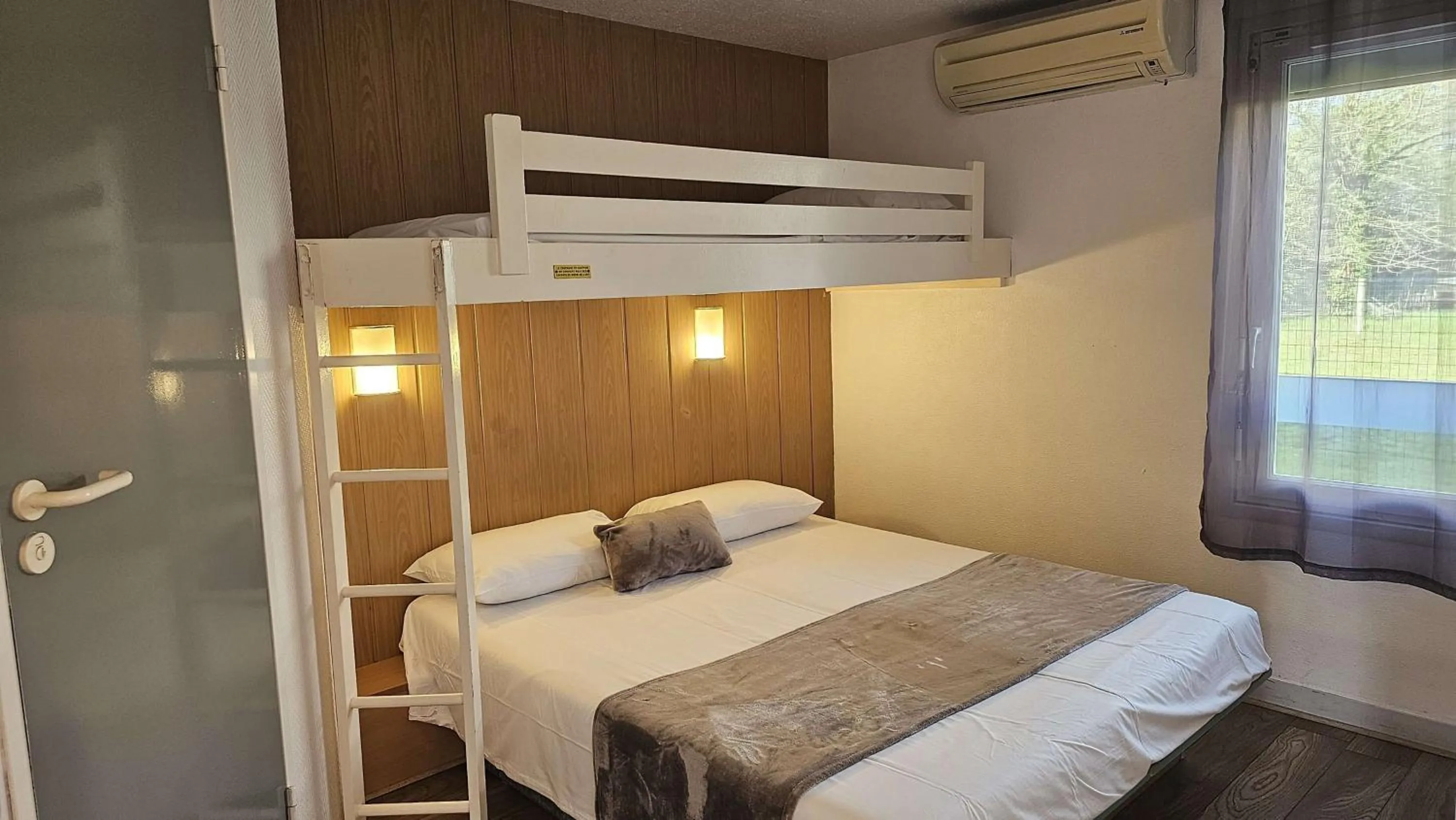 Bedroom, Bed in Brit Hotel Essentiel Pau Lescar