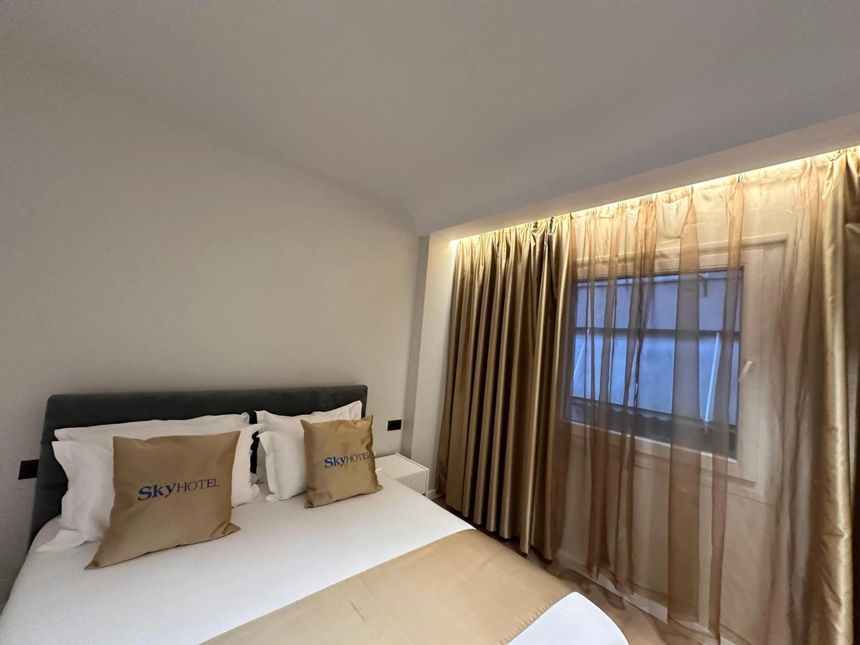 Bed in Sky 2 Hotel Tirana