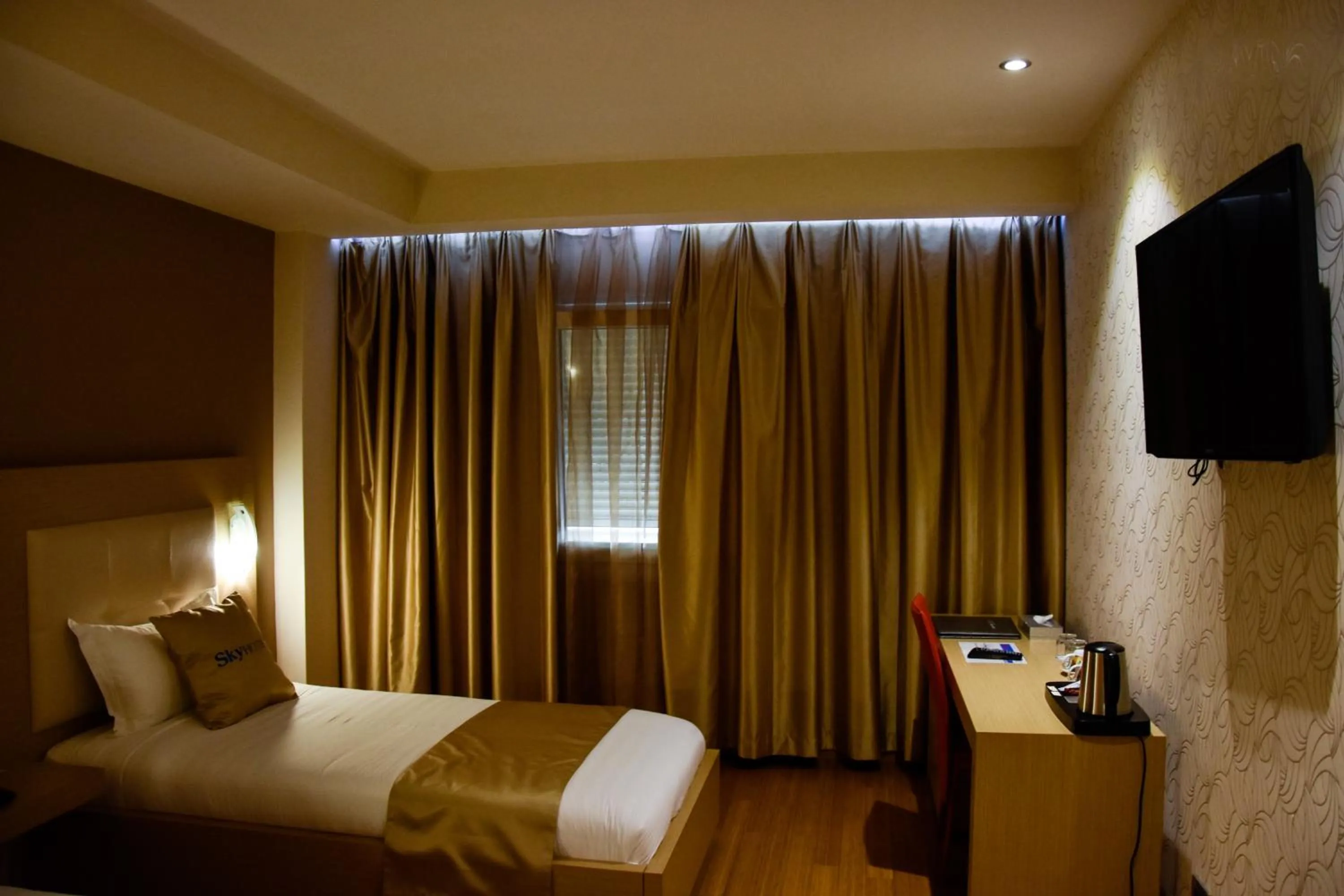 Bed in Sky 2 Hotel Tirana