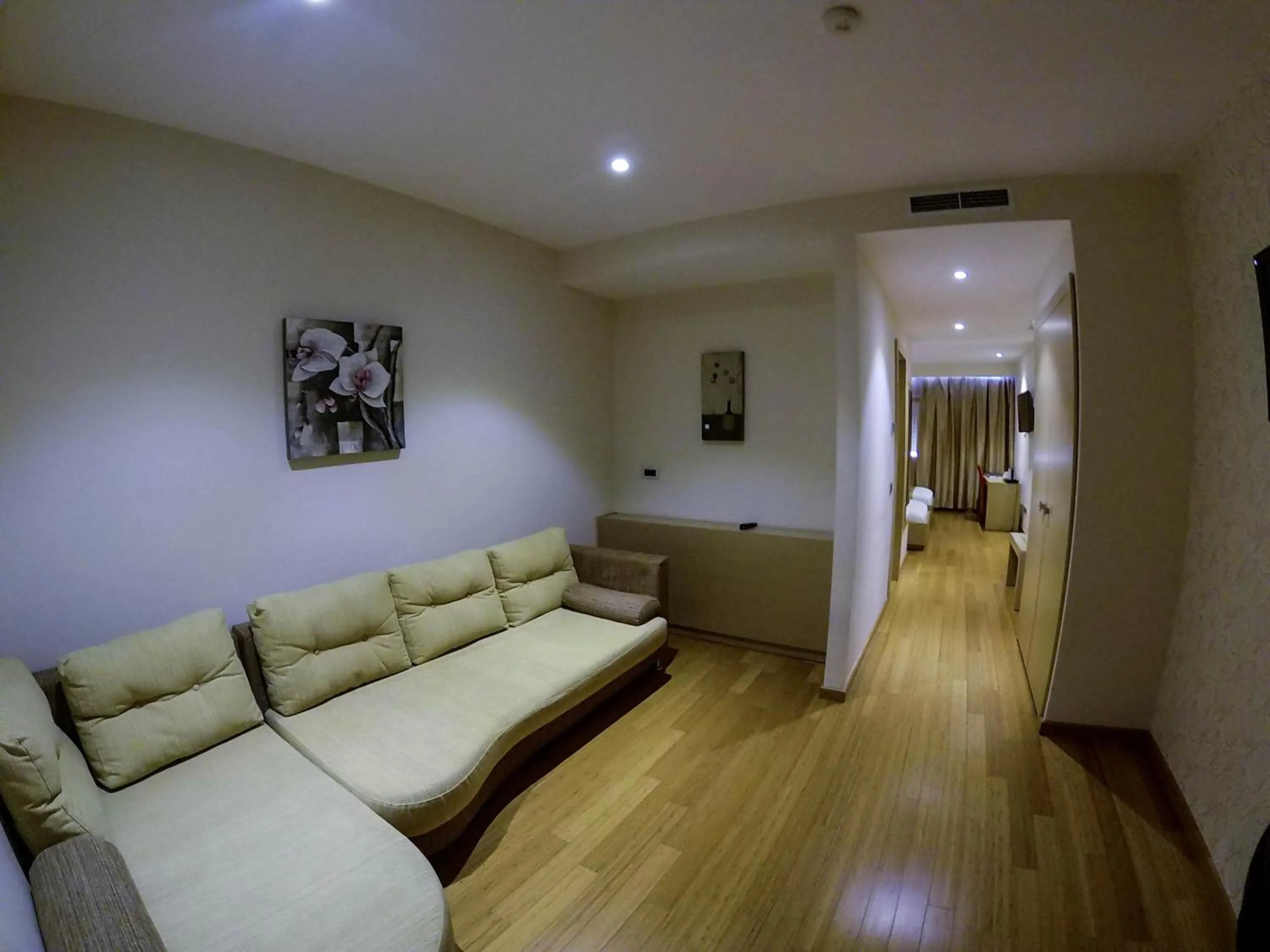 Living room in Sky 2 Hotel Tirana