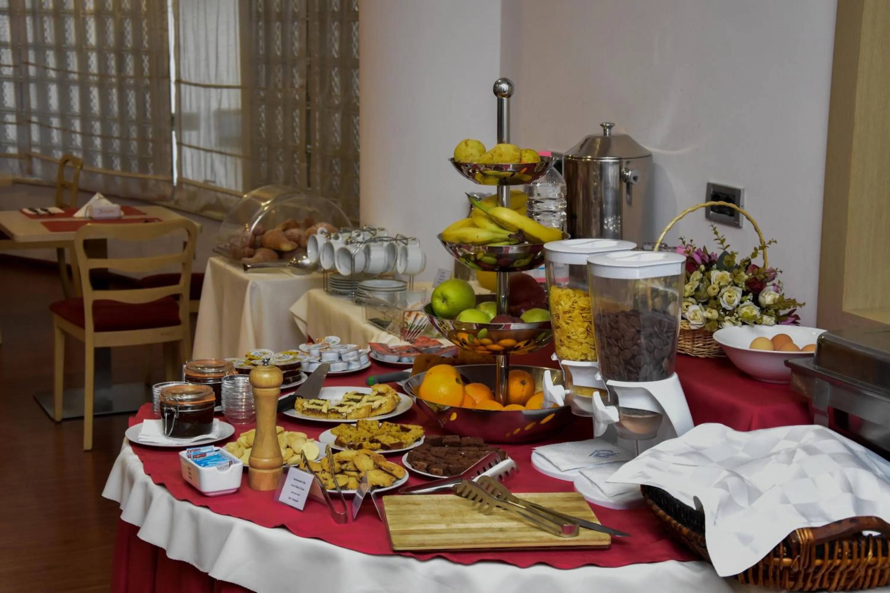 Restaurant/places to eat in Sky 2 Hotel Tirana