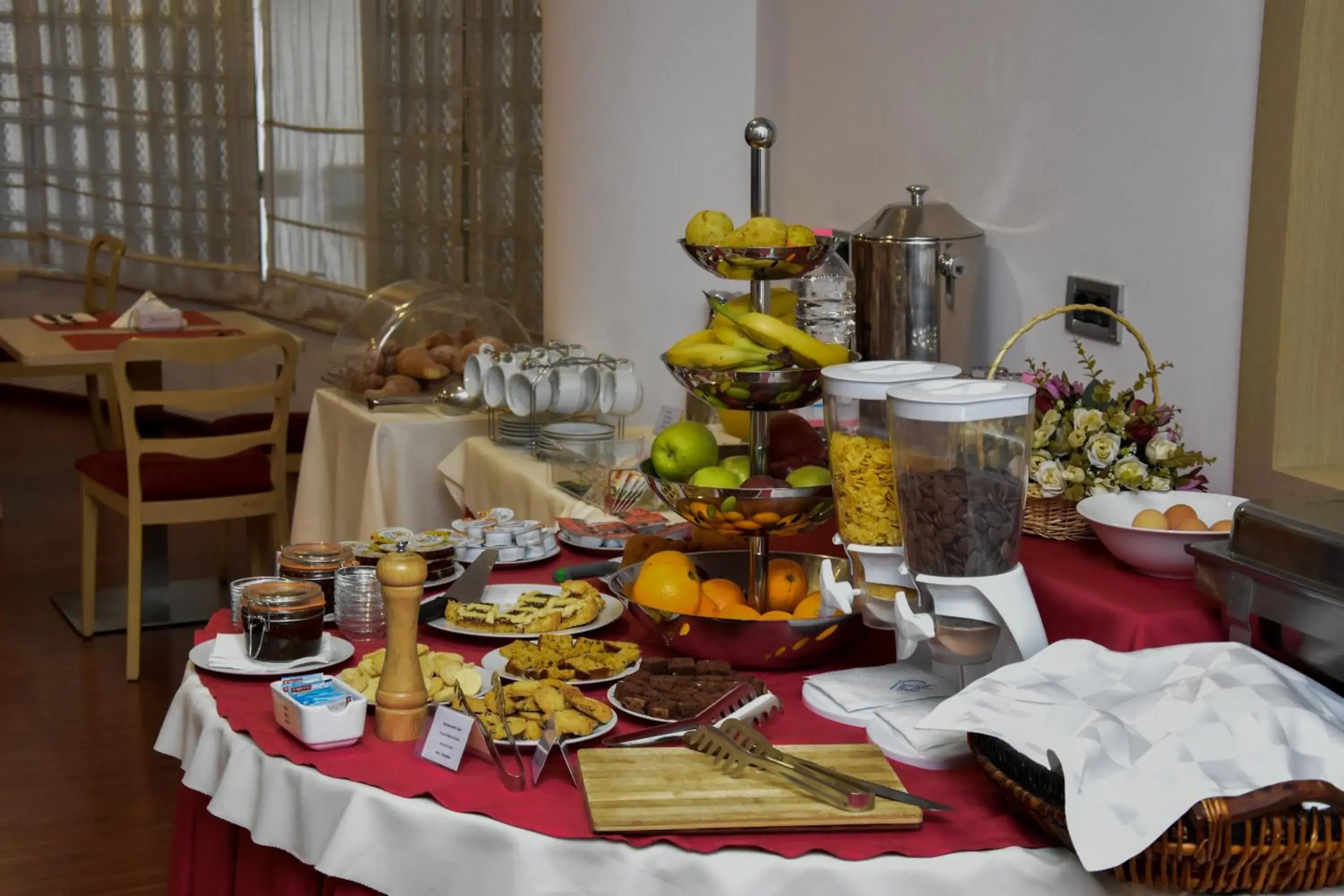 Restaurant/places to eat in Sky 2 Hotel Tirana Restaurant/places to eat in Sky 2 Hotel Tirana