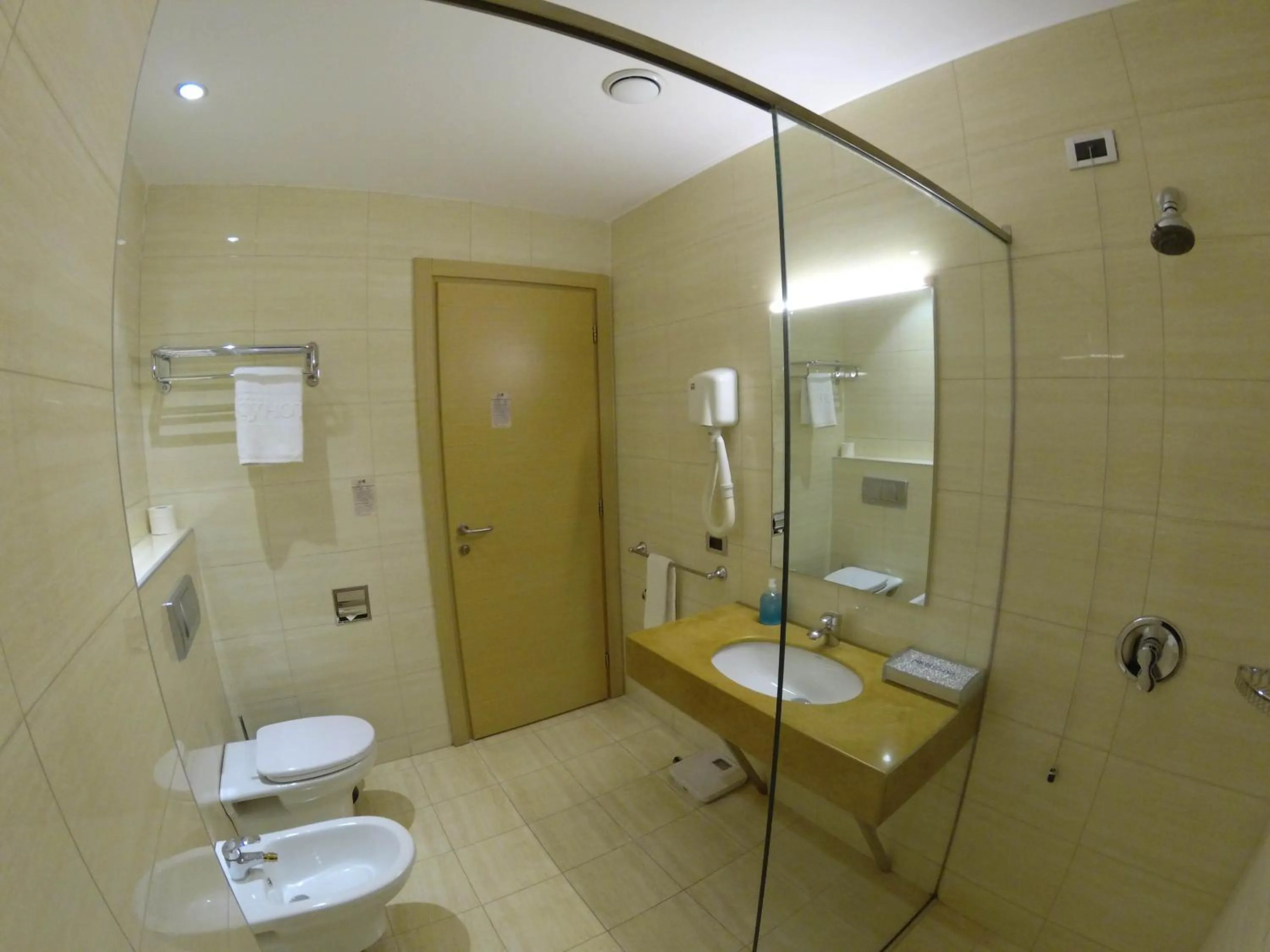 Shower in Sky 2 Hotel Tirana