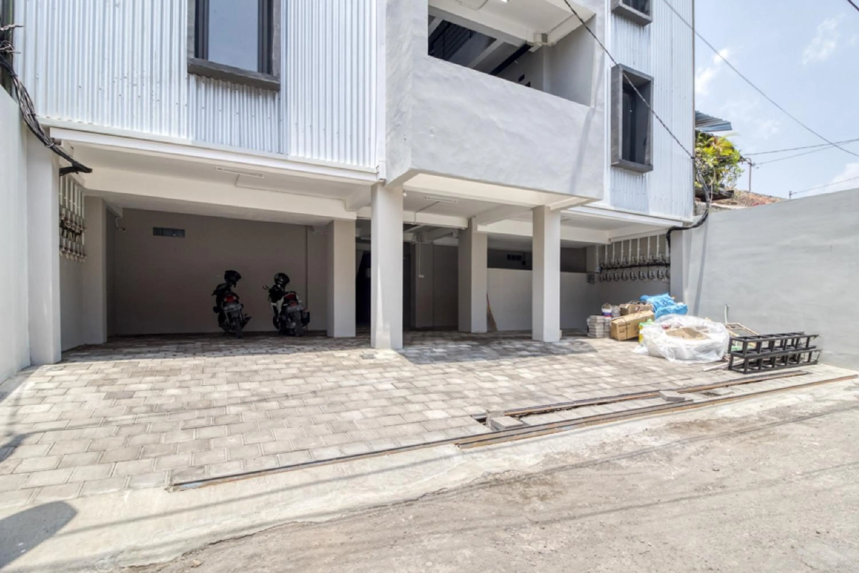 Facade/entrance in RedDoorz Syariah near Galeria Mall Yogyakarta