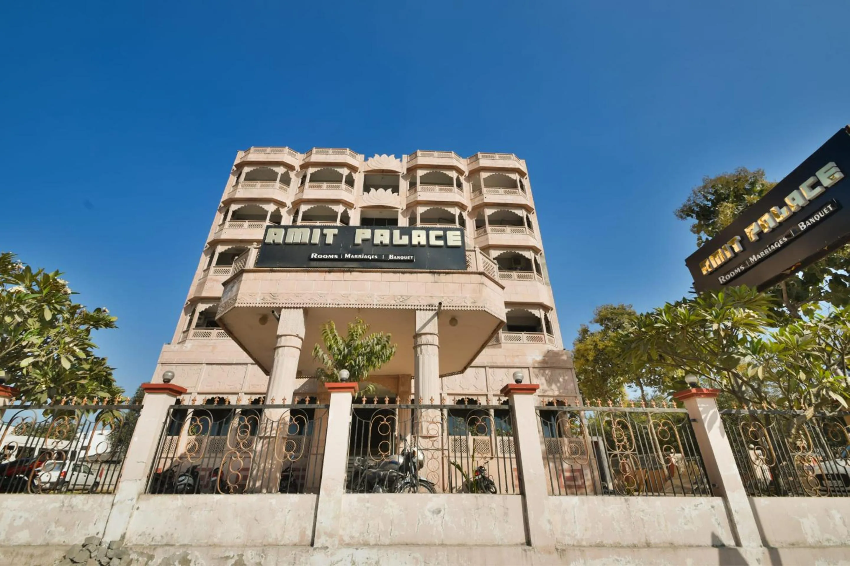 Facade/entrance in Capital O Amit Palace