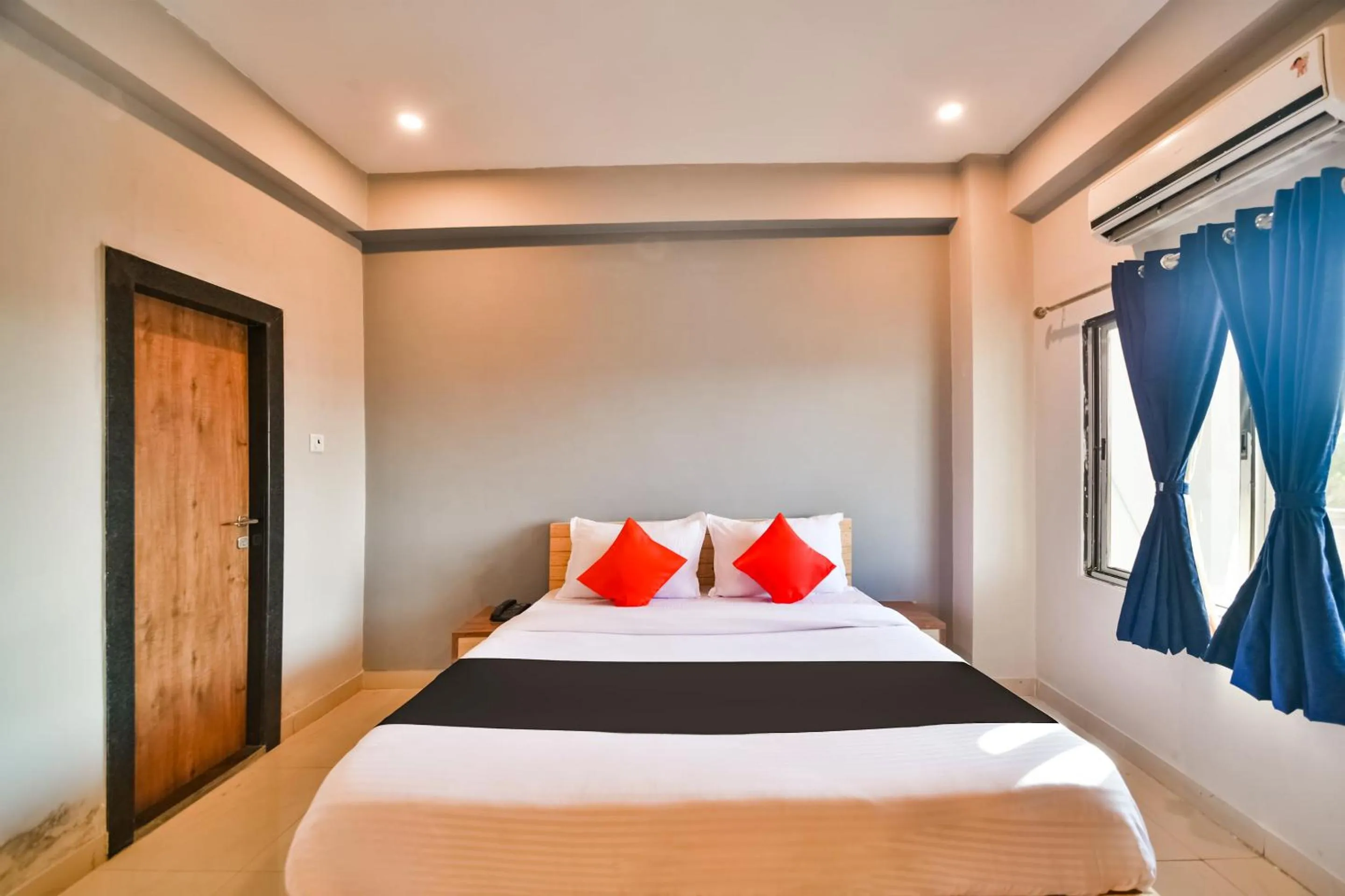 Bedroom, Bed in Capital O Amit Palace