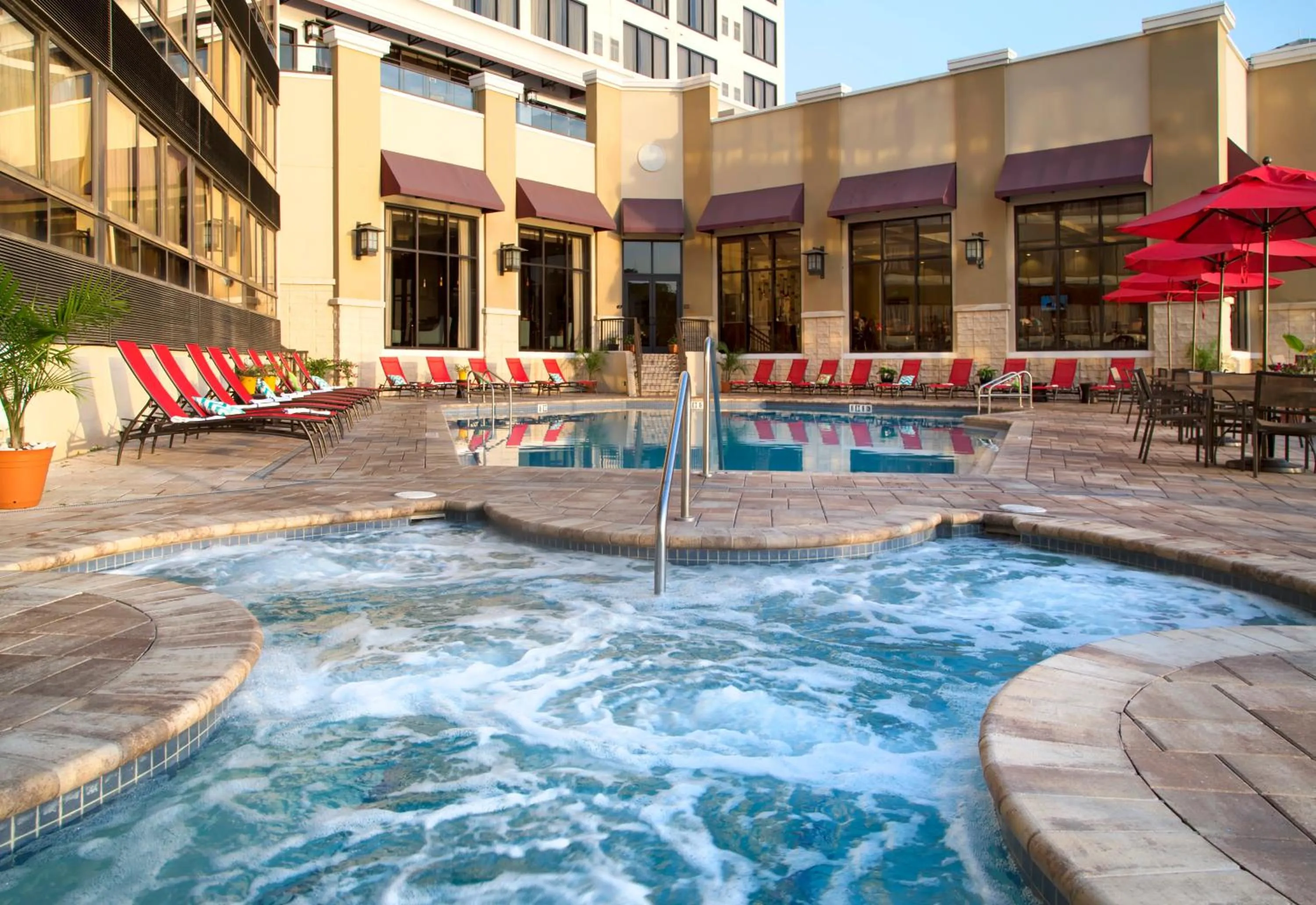 Swimming pool in Ramada Plaza by Wyndham Orlando Resort & Suites Intl Drive - Newly Renovated!
