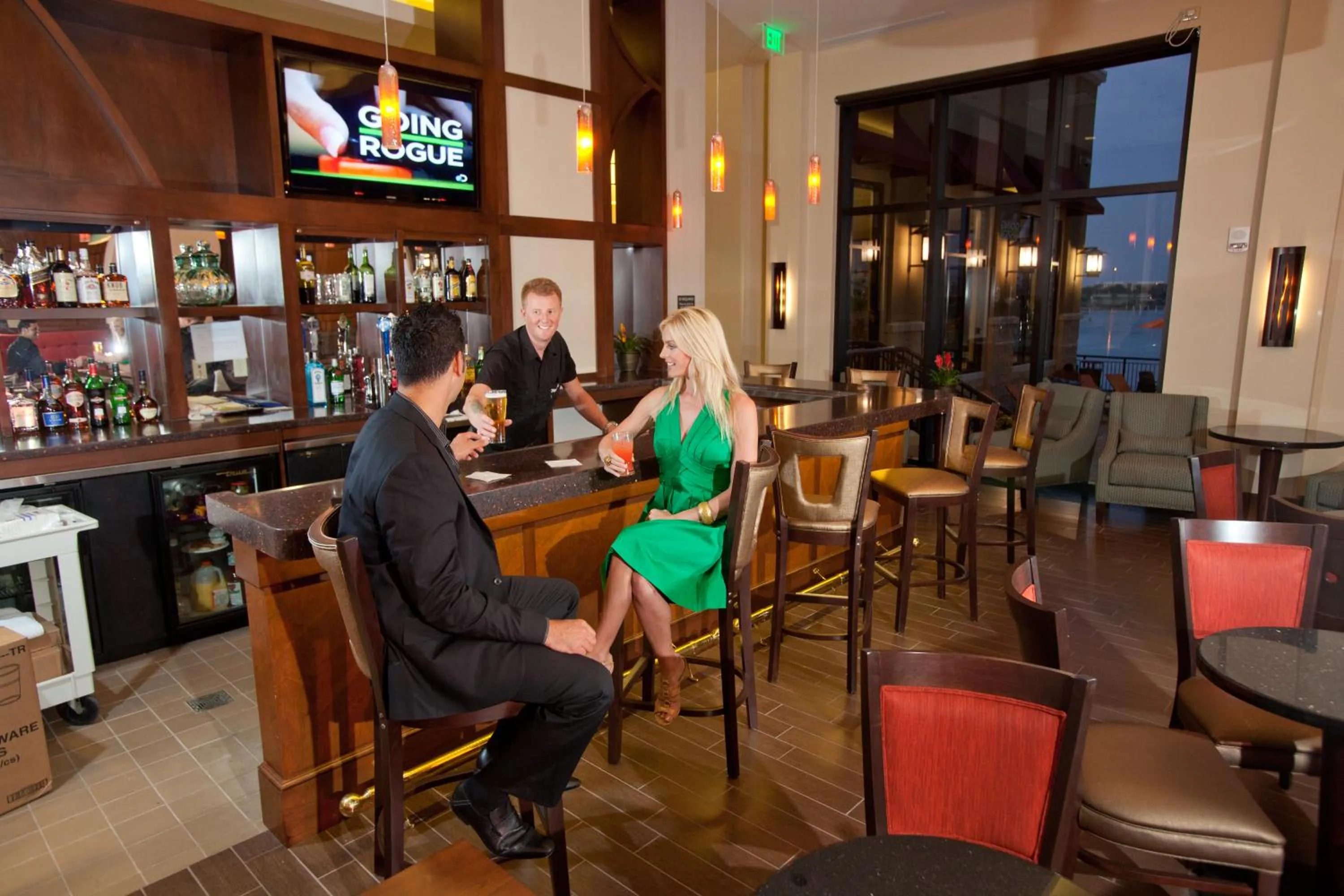 Lounge or bar in Ramada Plaza by Wyndham Orlando Resort & Suites Intl Drive - Newly Renovated!