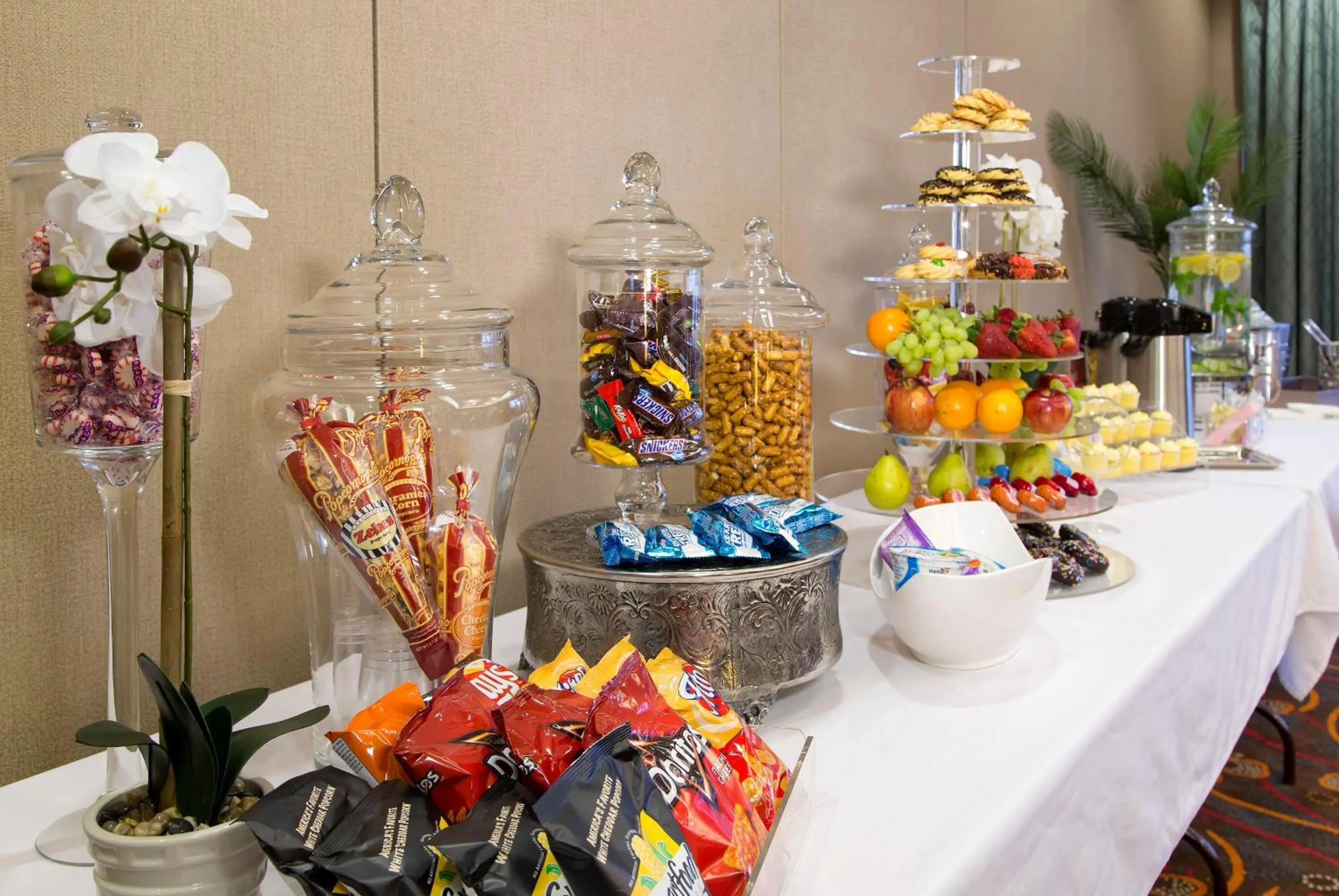 Meeting/conference room in Ramada Plaza by Wyndham Orlando Resort & Suites Intl Drive - Newly Renovated!