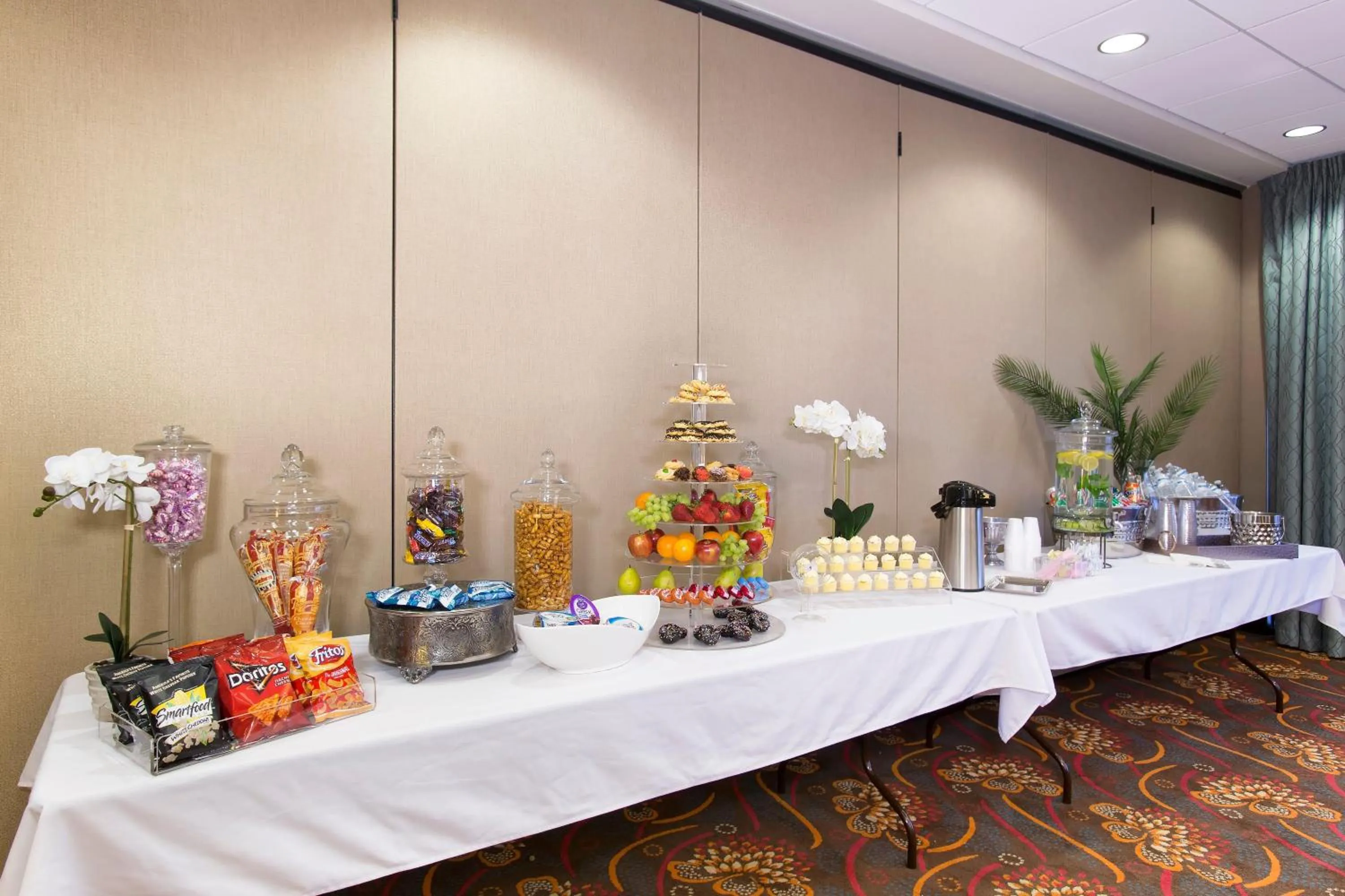 Meeting/conference room in Ramada Plaza by Wyndham Orlando Resort & Suites Intl Drive - Newly Renovated!