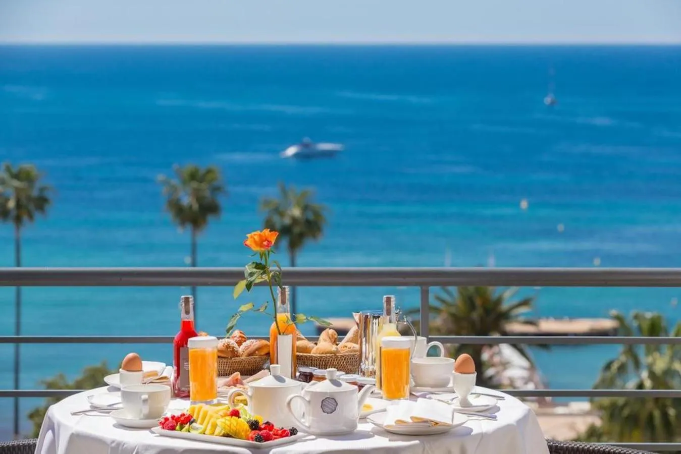 Restaurant/places to eat in Hotel Royal Saranda