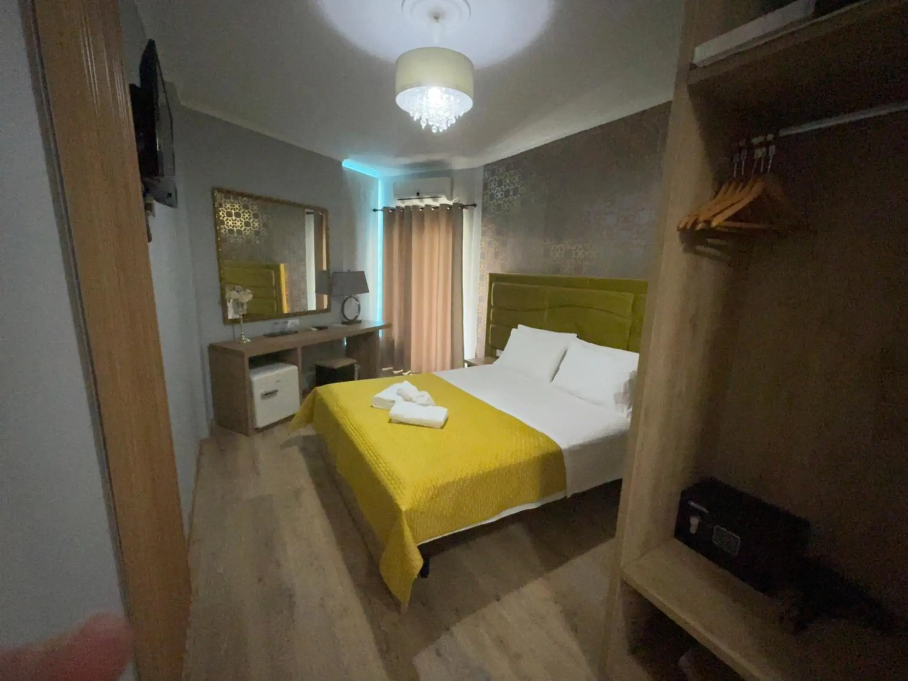 Standard Double Room with Balcony and Sea View in Hotel Royal Saranda Standard Double Room with Balcony and Sea View in Hotel Royal Saranda
