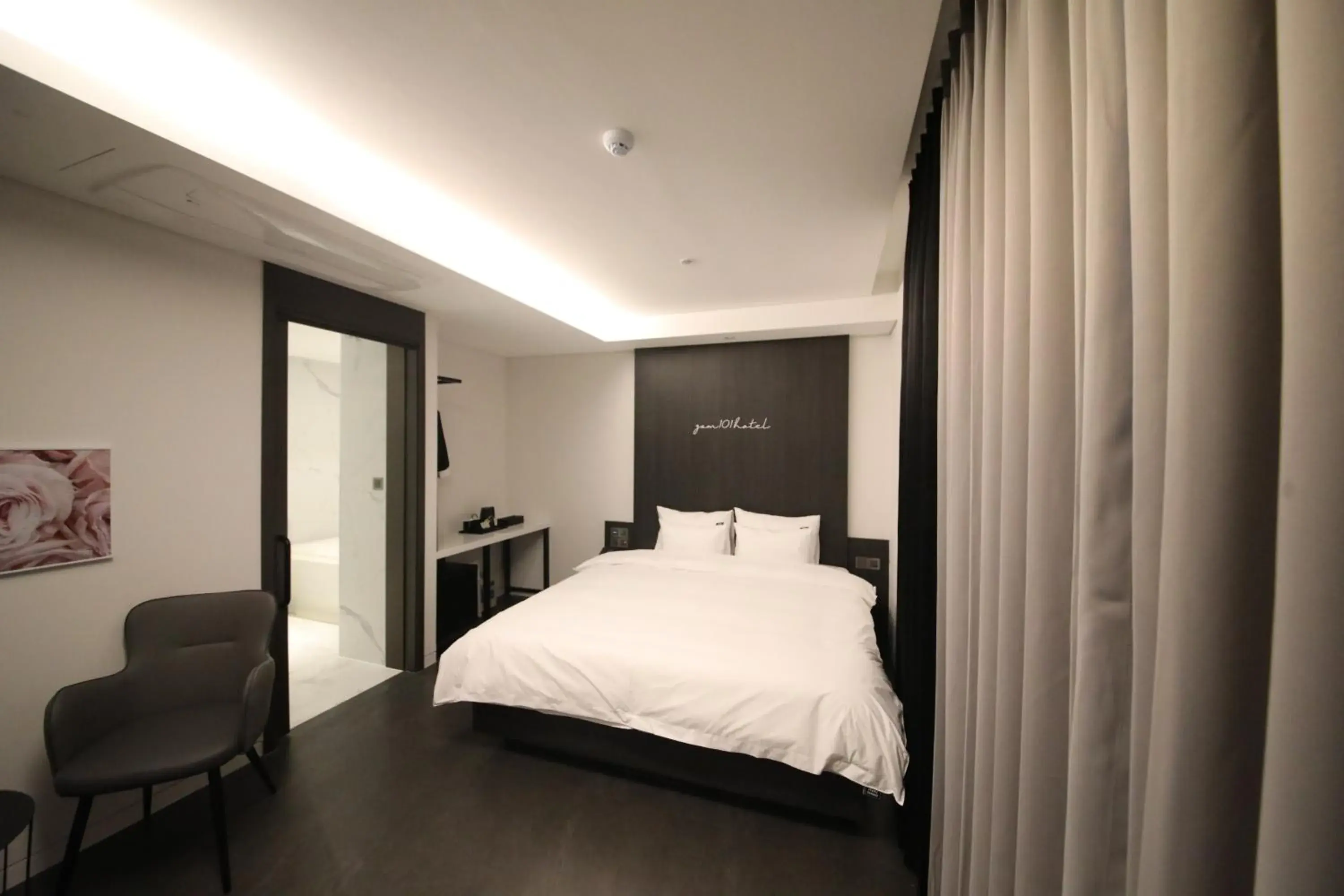 Bed in Zam 101 Bed in Zam 101