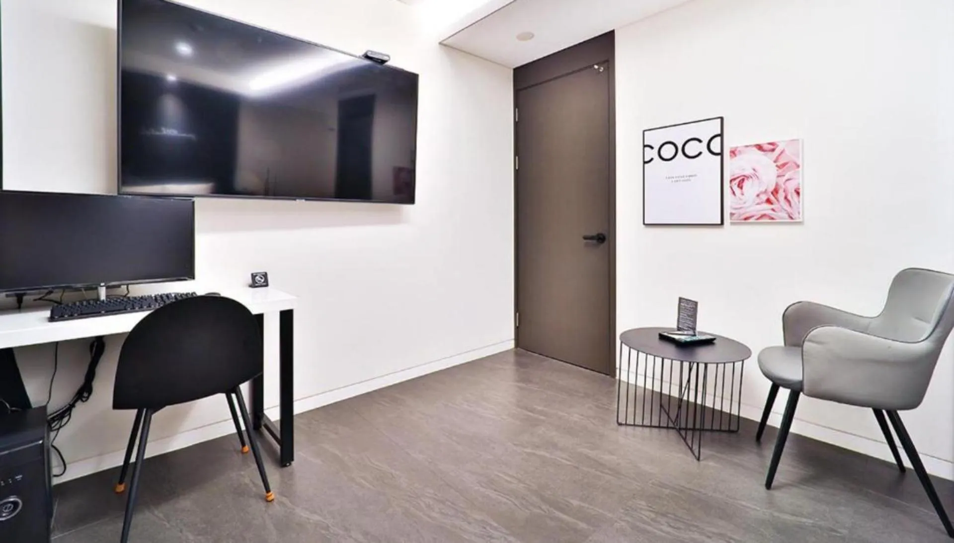 Communal lounge/ TV room in Zam 101