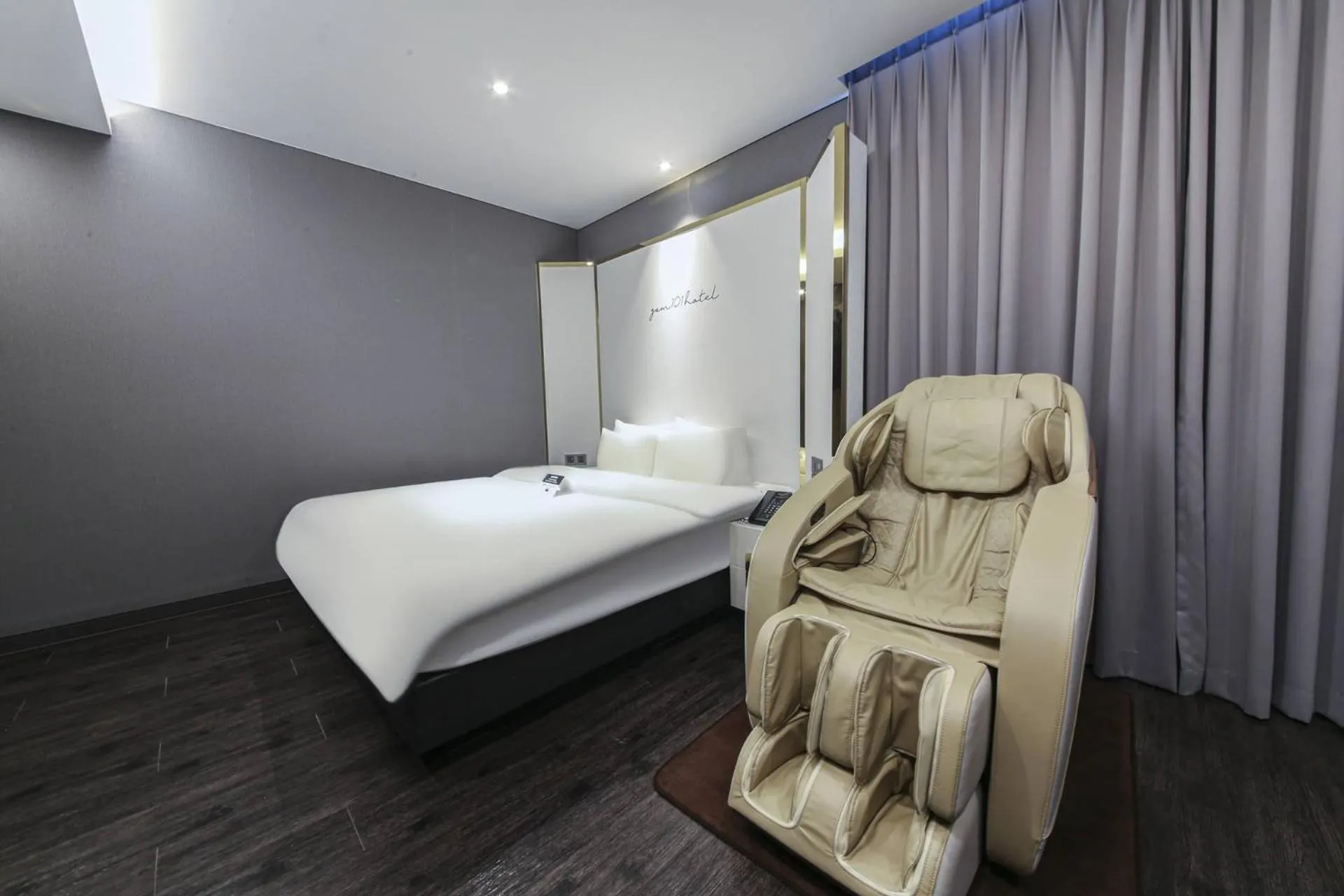 Bedroom, Bed in Zam 101