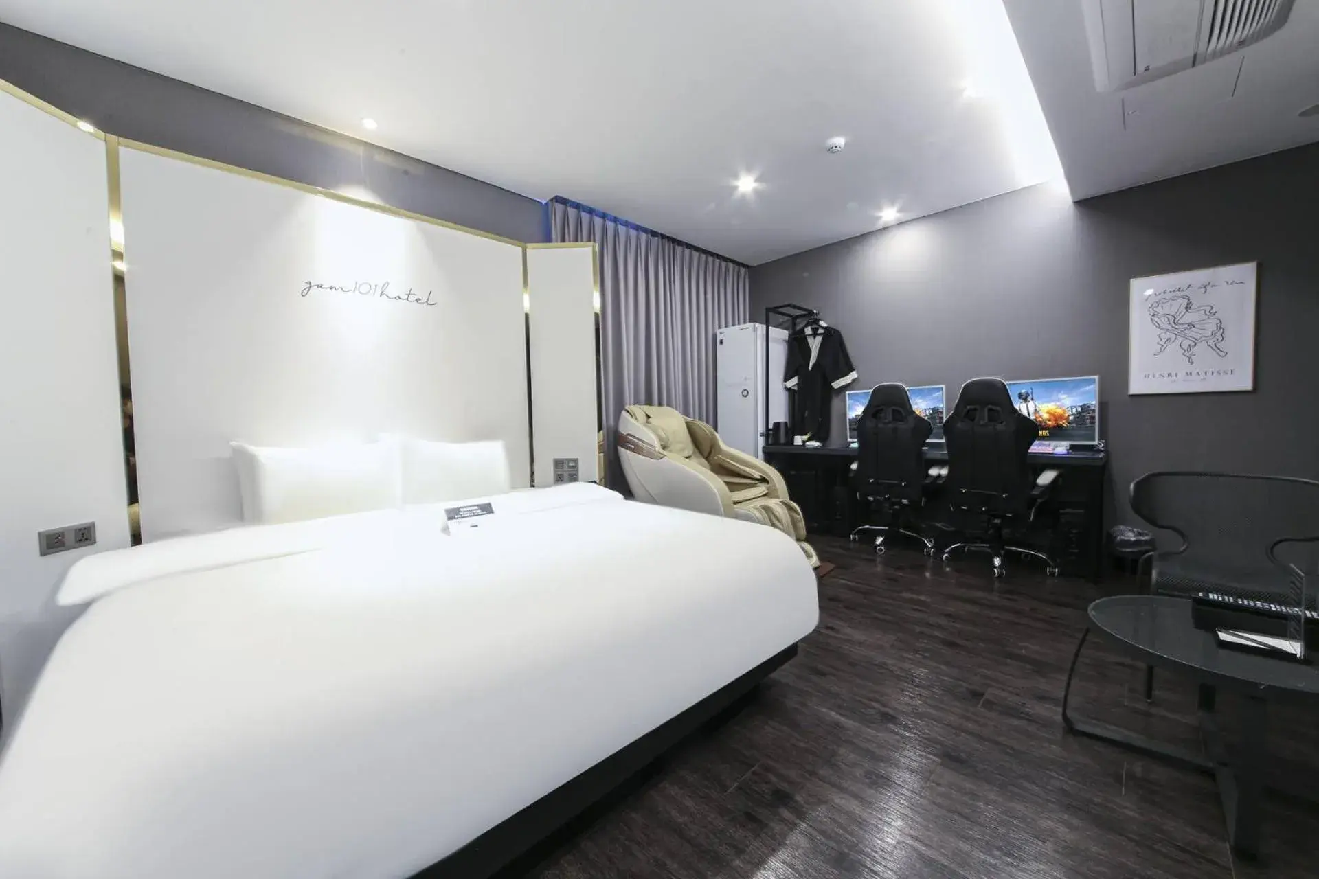 TV and multimedia, Bed in Zam 101 TV and multimedia, Bed in Zam 101