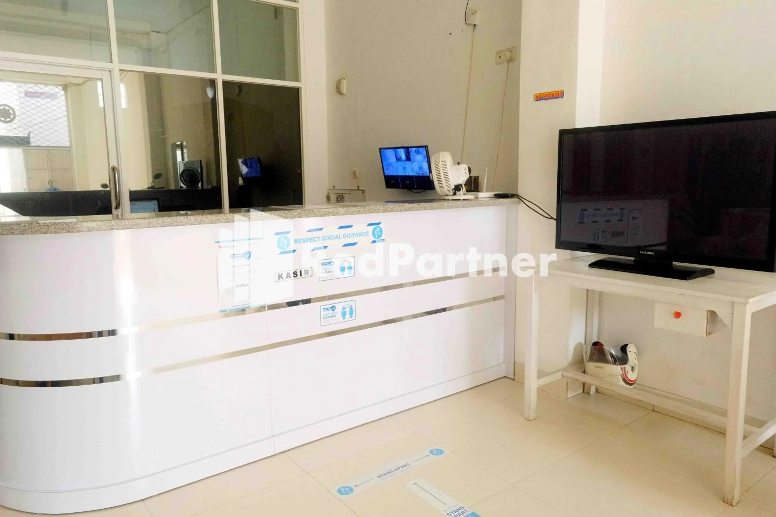 Lobby or reception in Fortuner Homestay Syariah Makassar Mitra RedDoorz Lobby or reception in Fortuner Homestay Syariah Makassar Mitra RedDoorz