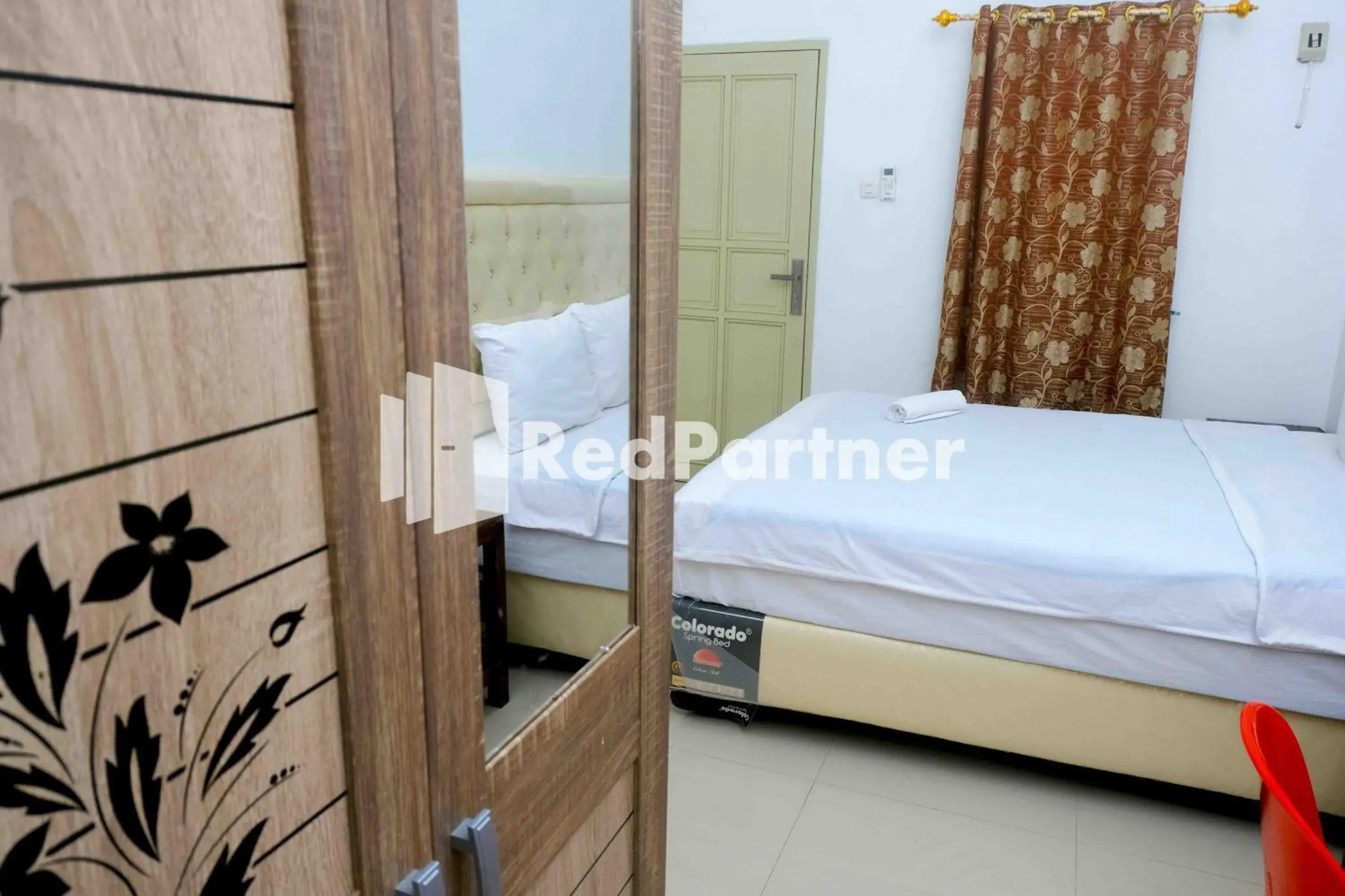 Bedroom, Bed in Fortuner Homestay Syariah Makassar Mitra RedDoorz Bedroom, Bed in Fortuner Homestay Syariah Makassar Mitra RedDoorz