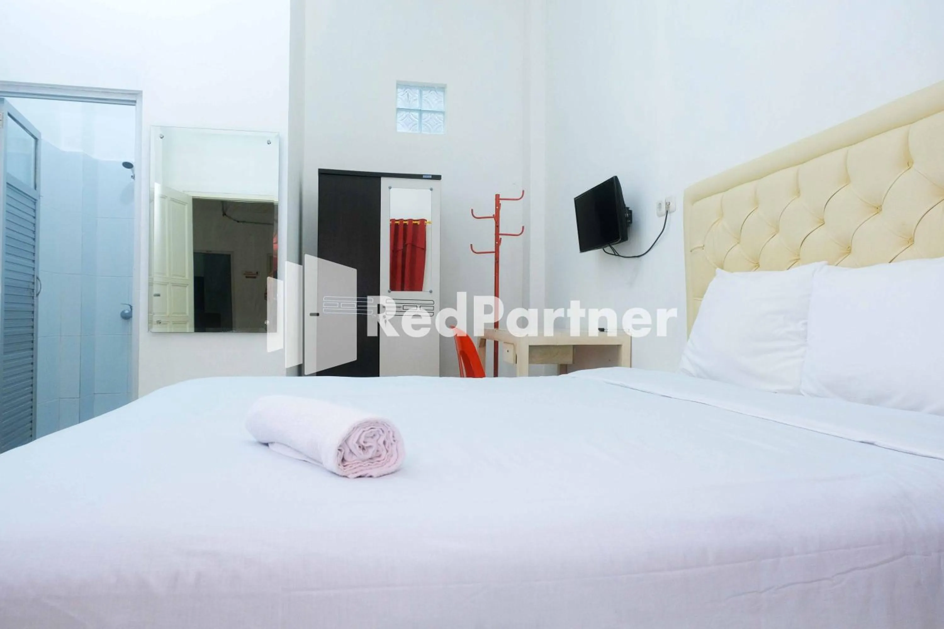 Bedroom, Bed in Fortuner Homestay Syariah Makassar Mitra RedDoorz