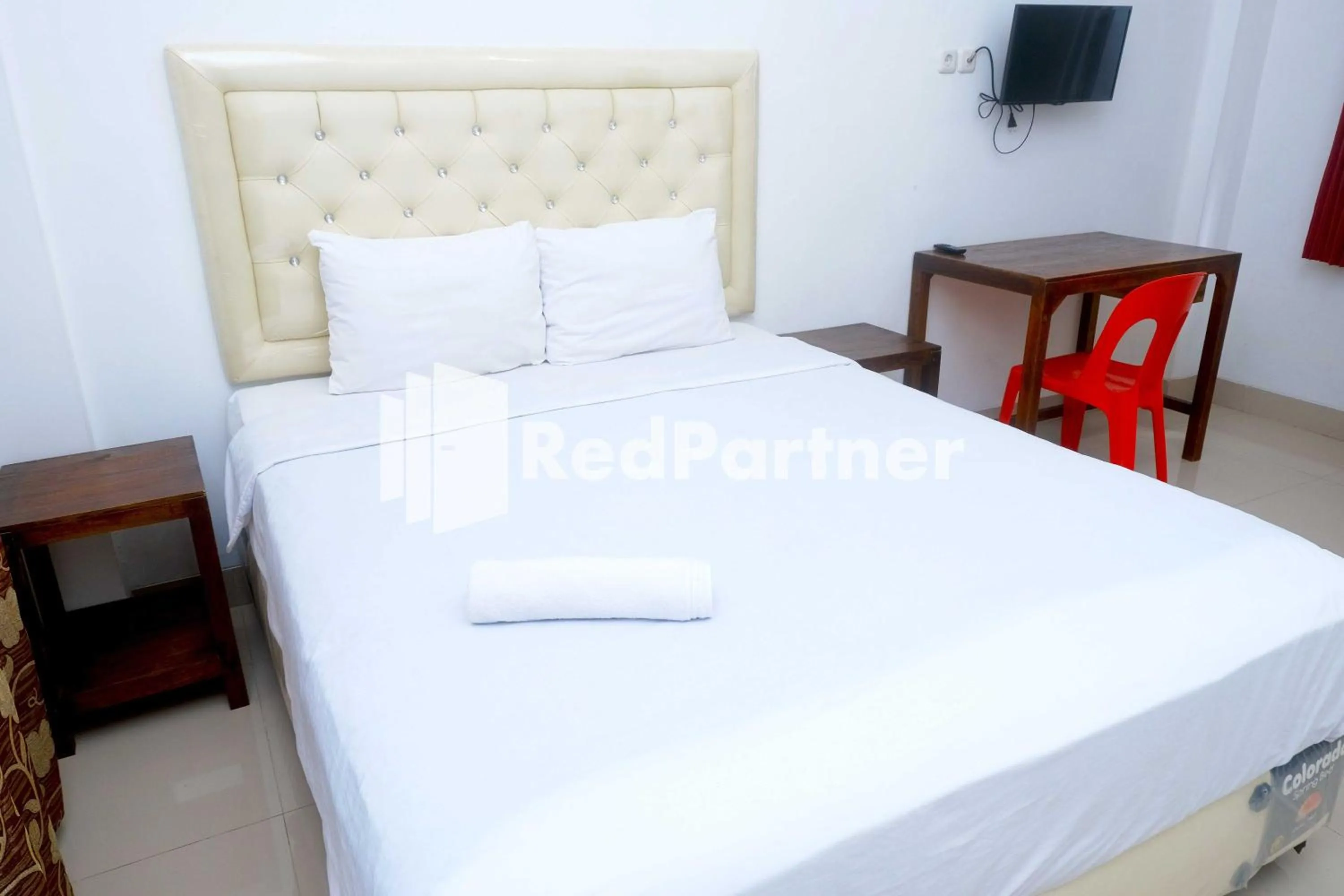 Bedroom, Bed in Fortuner Homestay Syariah Makassar Mitra RedDoorz