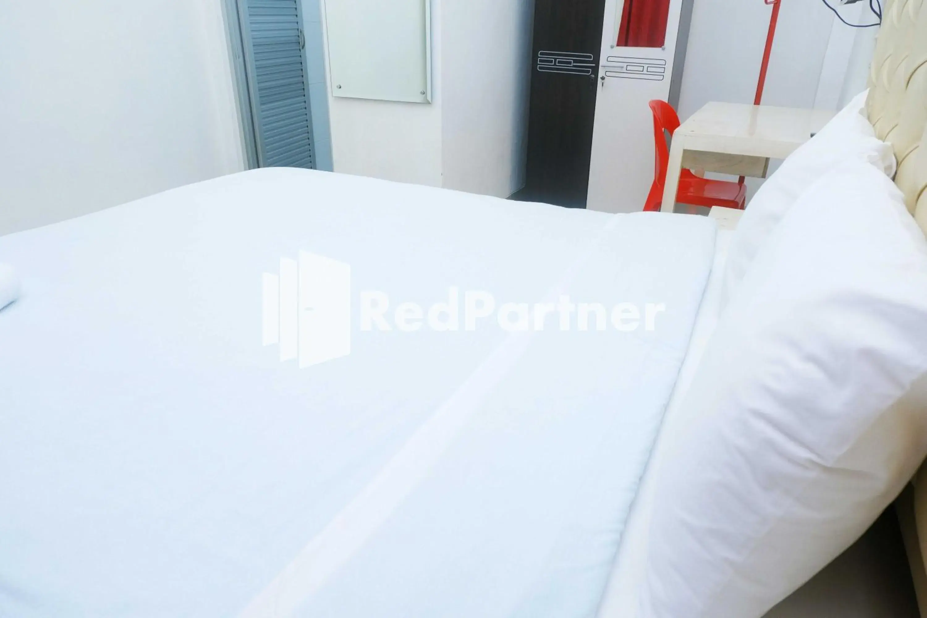 Bedroom, Bed in Fortuner Homestay Syariah Makassar Mitra RedDoorz Bedroom, Bed in Fortuner Homestay Syariah Makassar Mitra RedDoorz