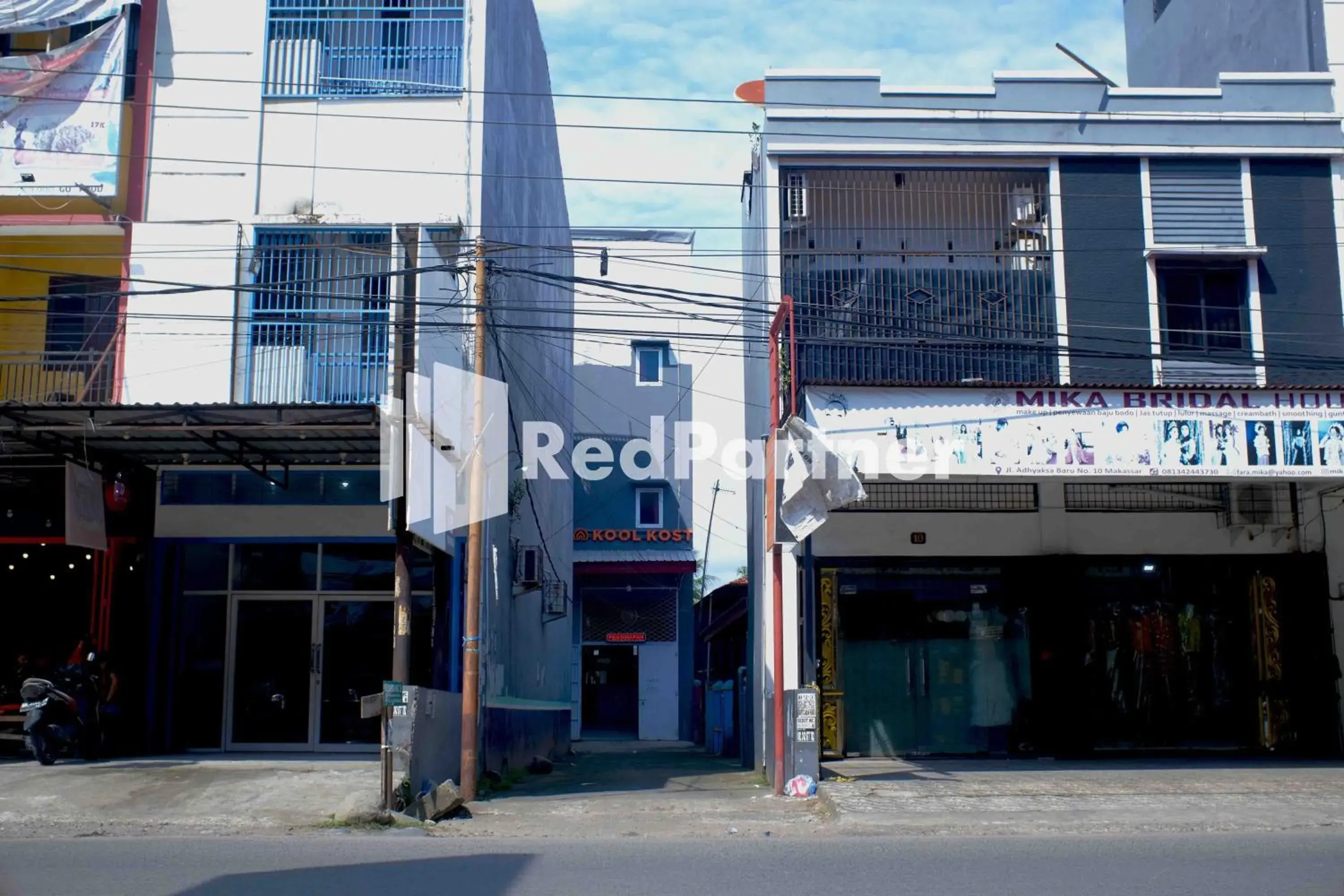 Property building in Fortuner Homestay Syariah Makassar Mitra RedDoorz Property building in Fortuner Homestay Syariah Makassar Mitra RedDoorz