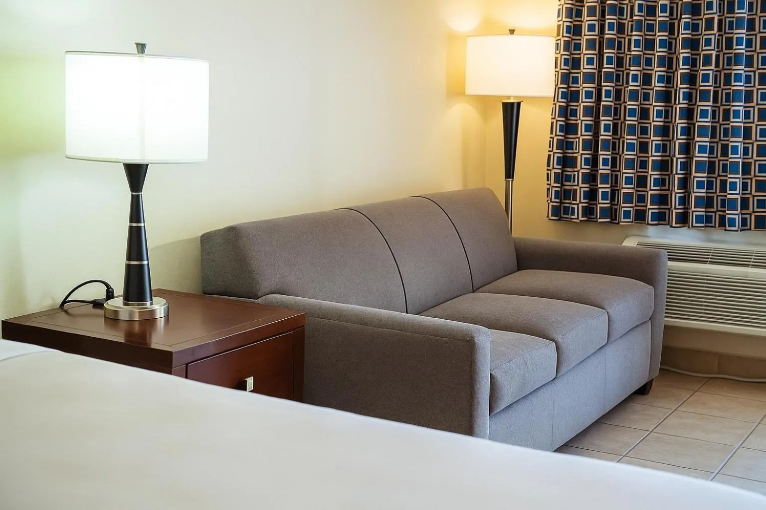 Living room in Serena Inn