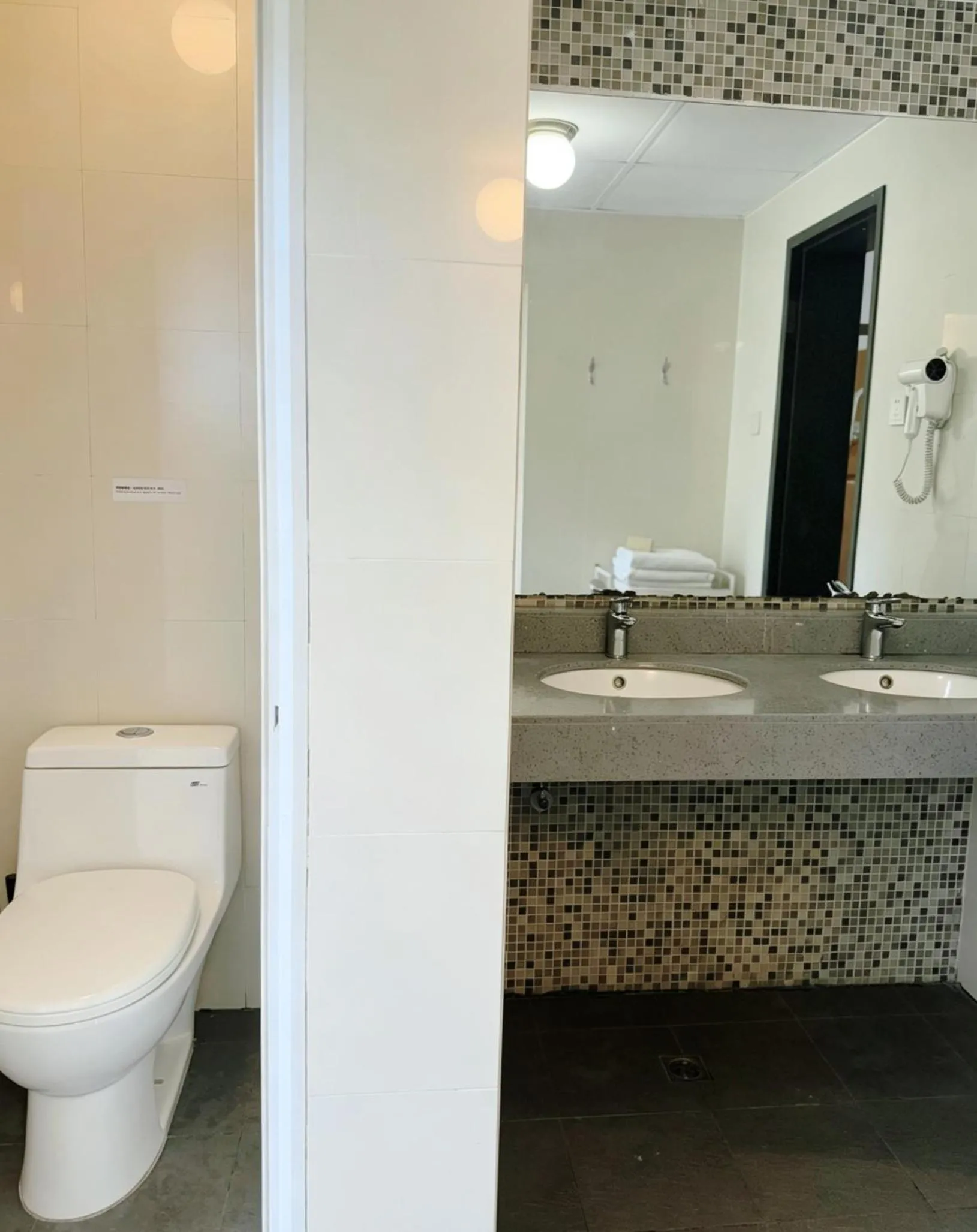 Toilet in Shenzhen Loft Youth Hostel