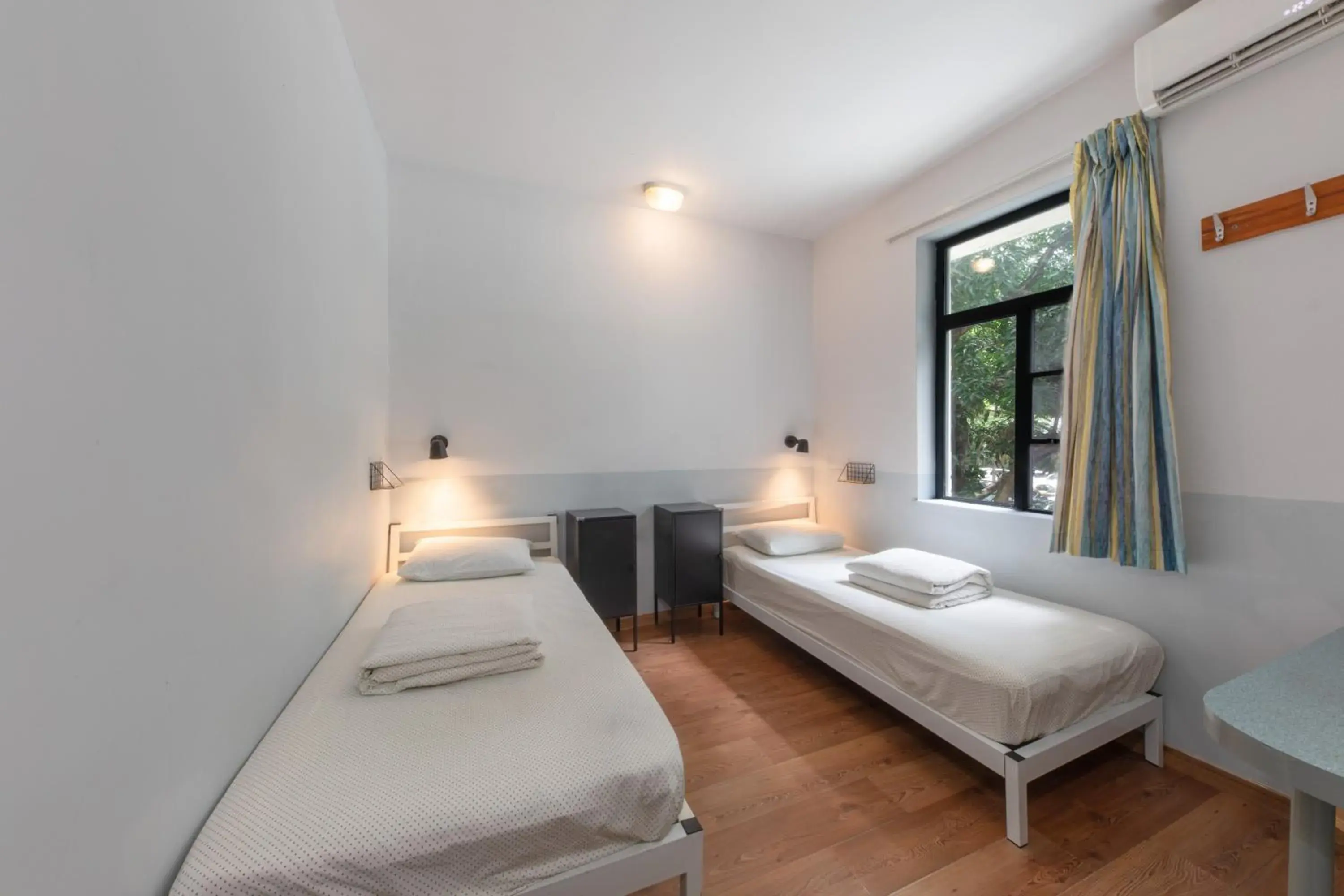 Twin Room with Shared Toilet in Shenzhen Loft Youth Hostel Twin Room with Shared Toilet in Shenzhen Loft Youth Hostel