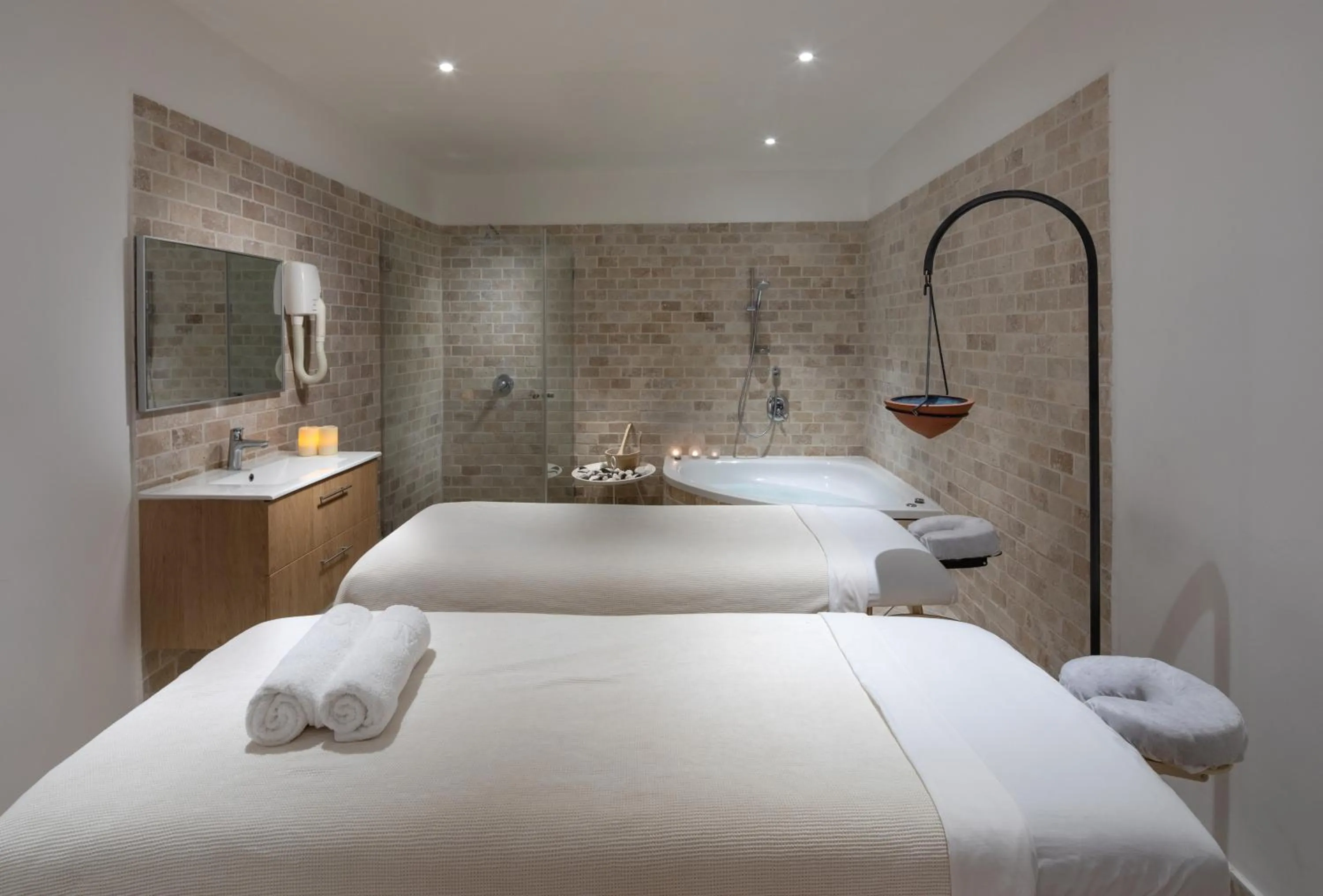 Massage, Bed in Gai Beach Hotel