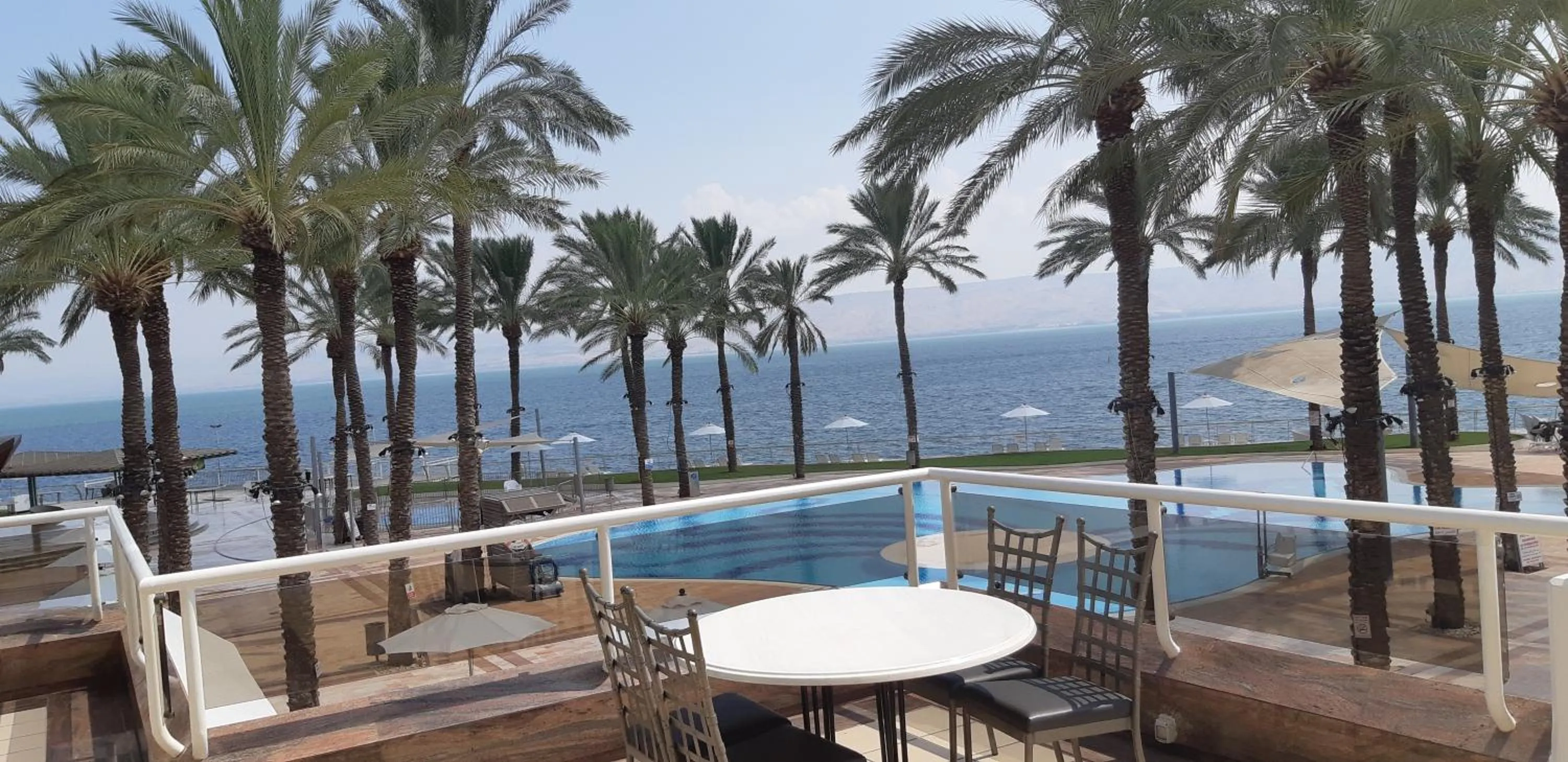 Balcony/Terrace in Gai Beach Hotel