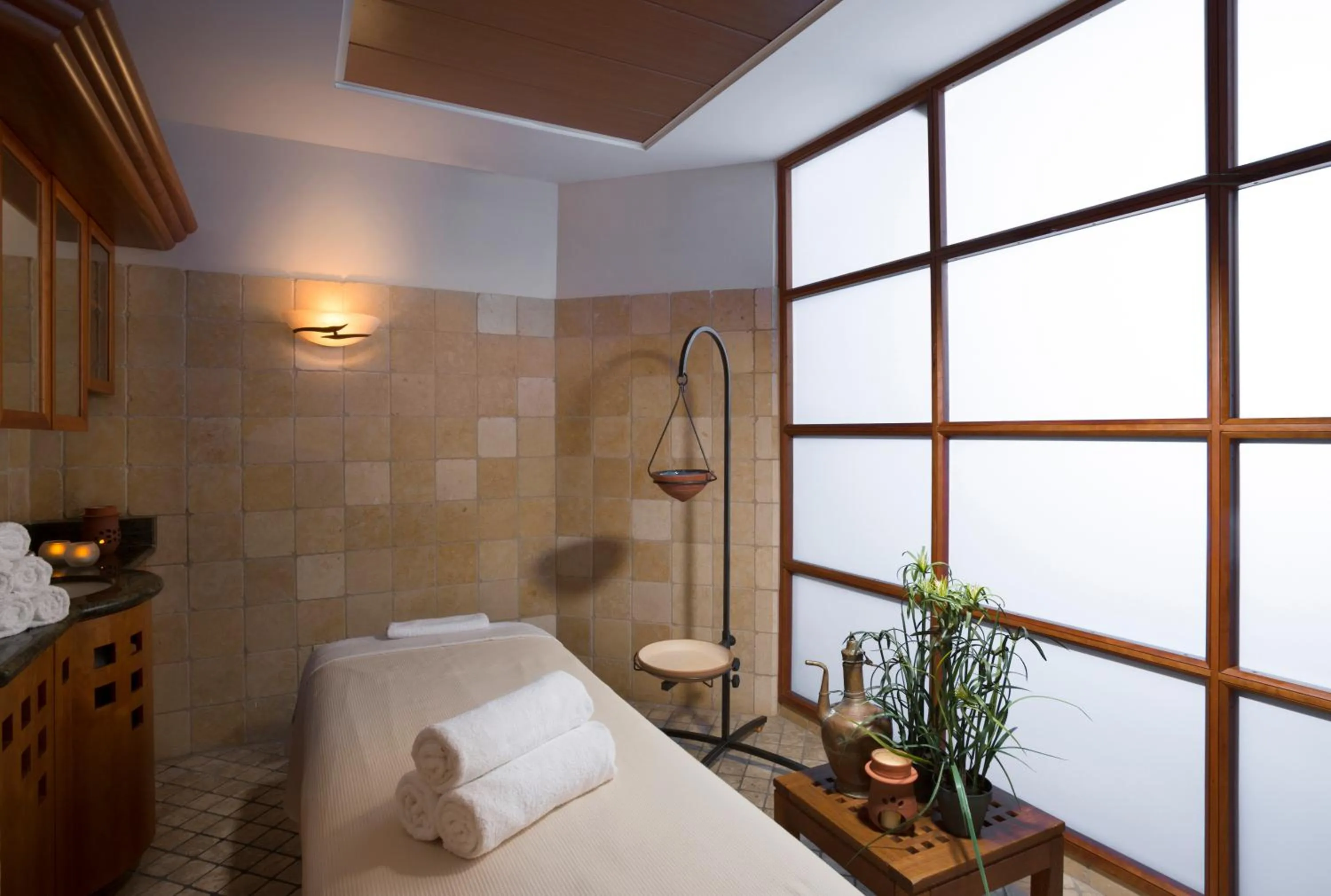 Massage, Bed in Gai Beach Hotel
