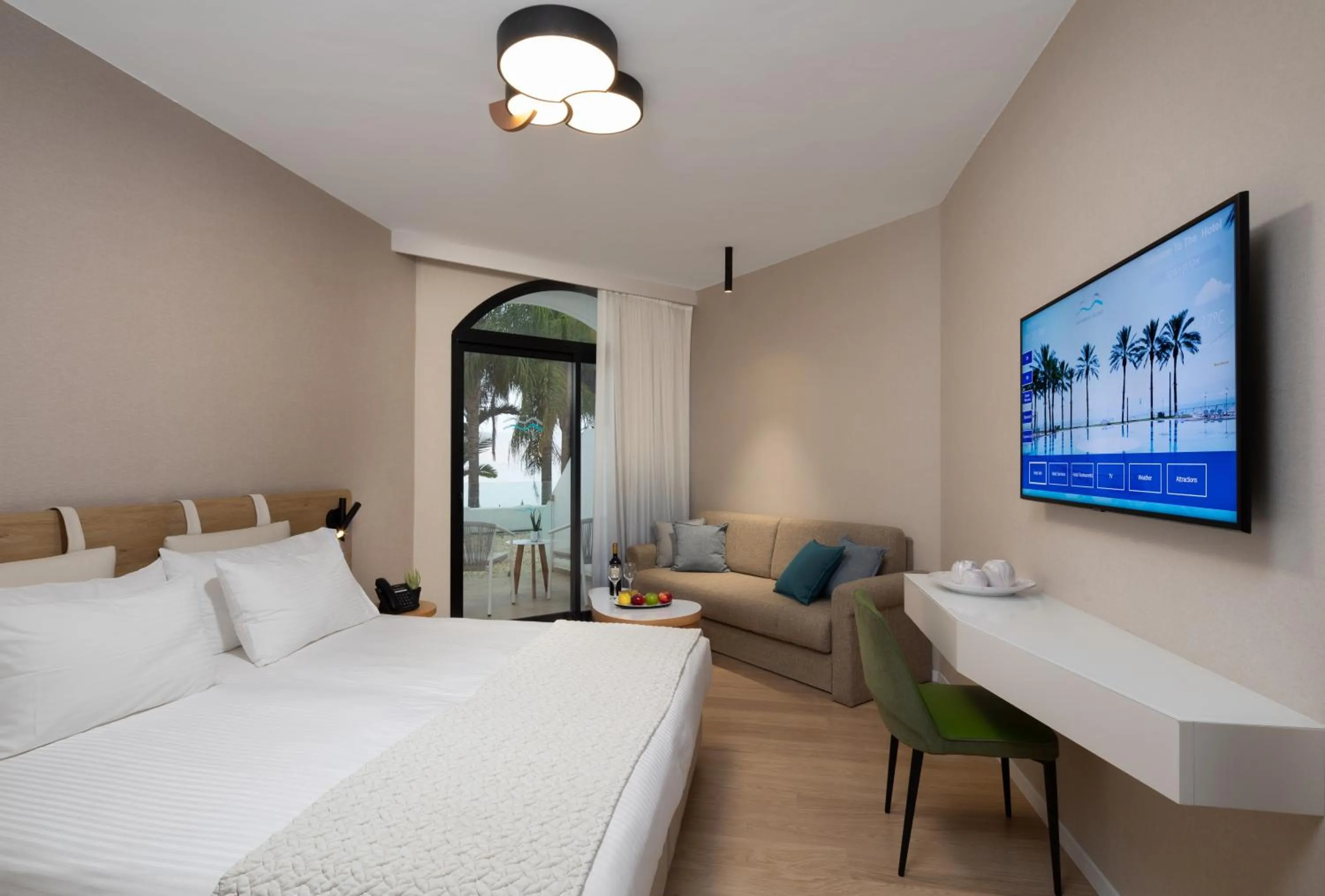 Bedroom, Bed in Gai Beach Hotel