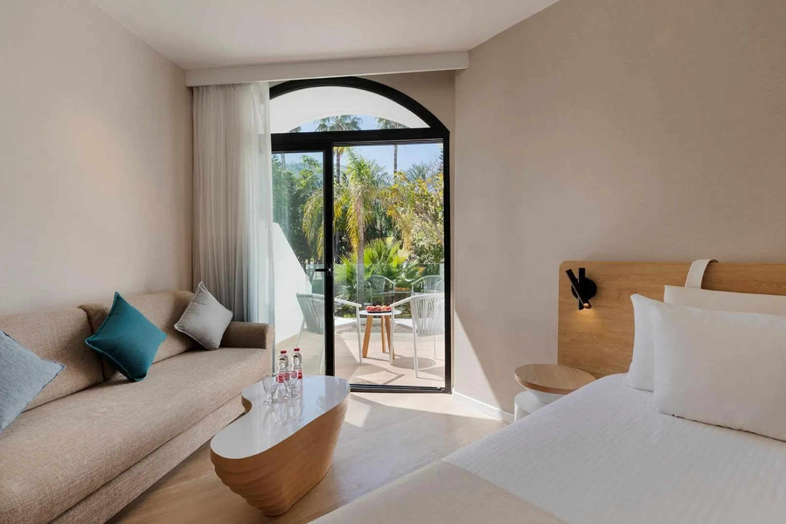 Photo of the whole room, Bed in Gai Beach Hotel