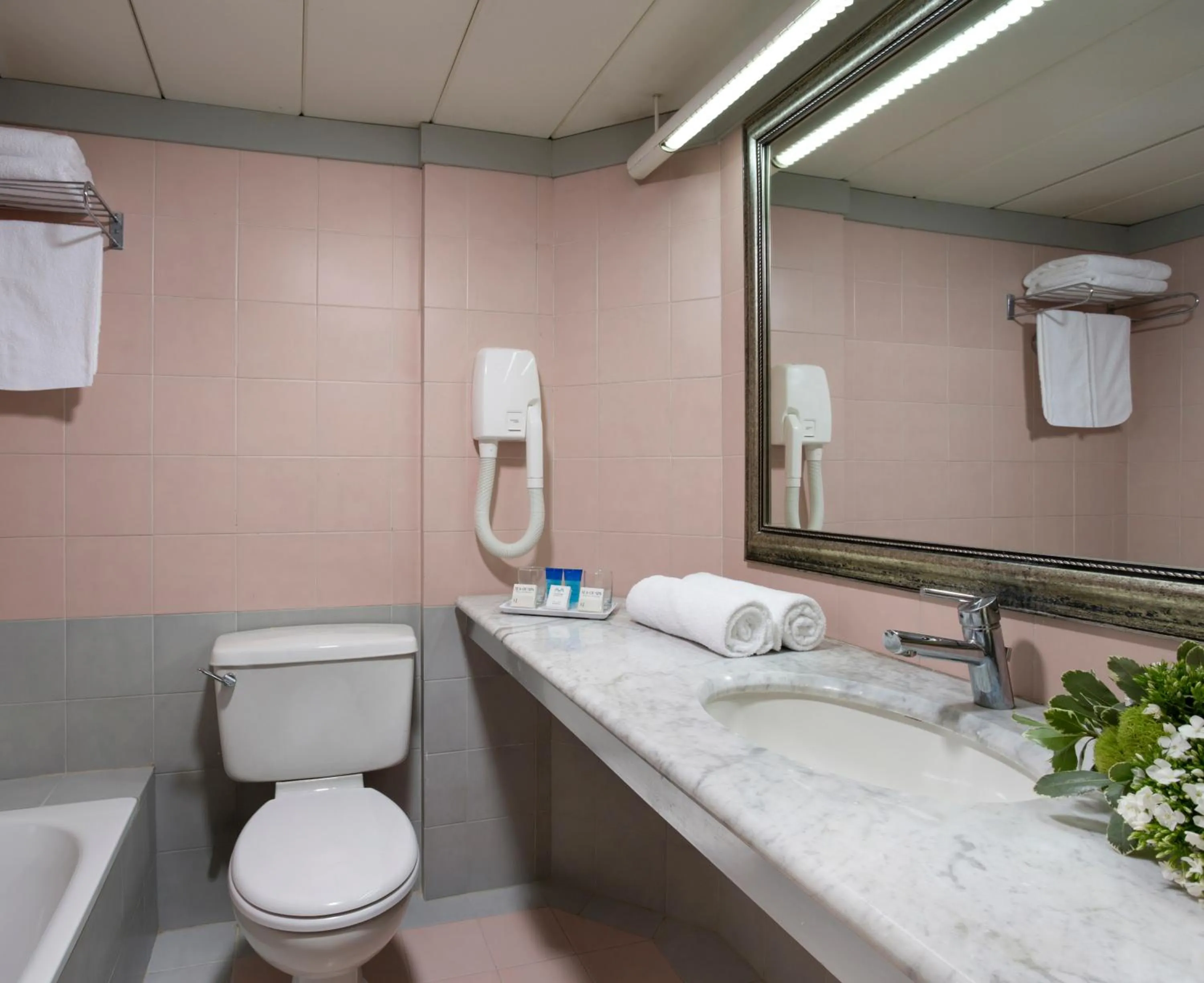 Shower in Gai Beach Hotel