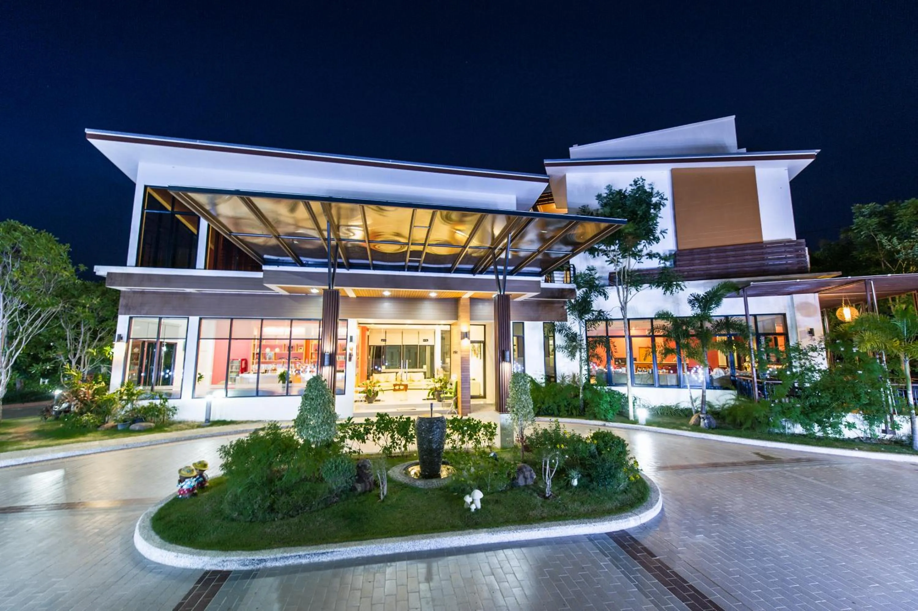 Facade/entrance in Mamaison Hotel