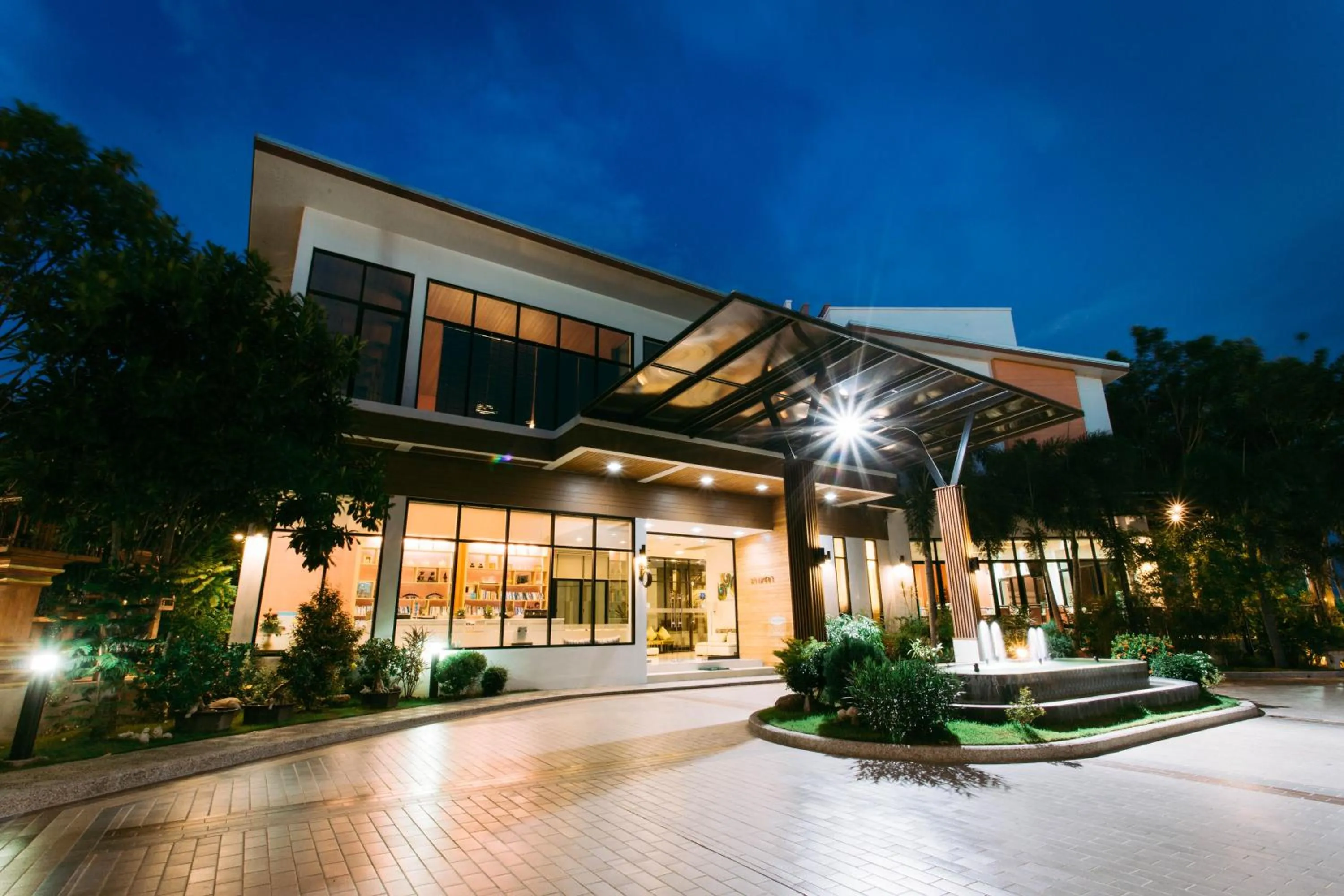 Facade/entrance in Mamaison Hotel