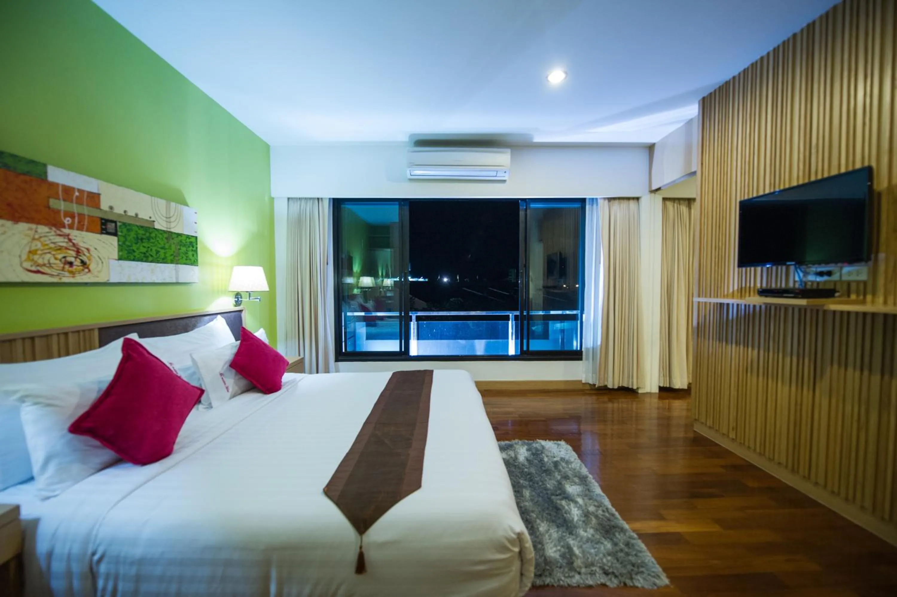 Photo of the whole room, Bed in Mamaison Hotel