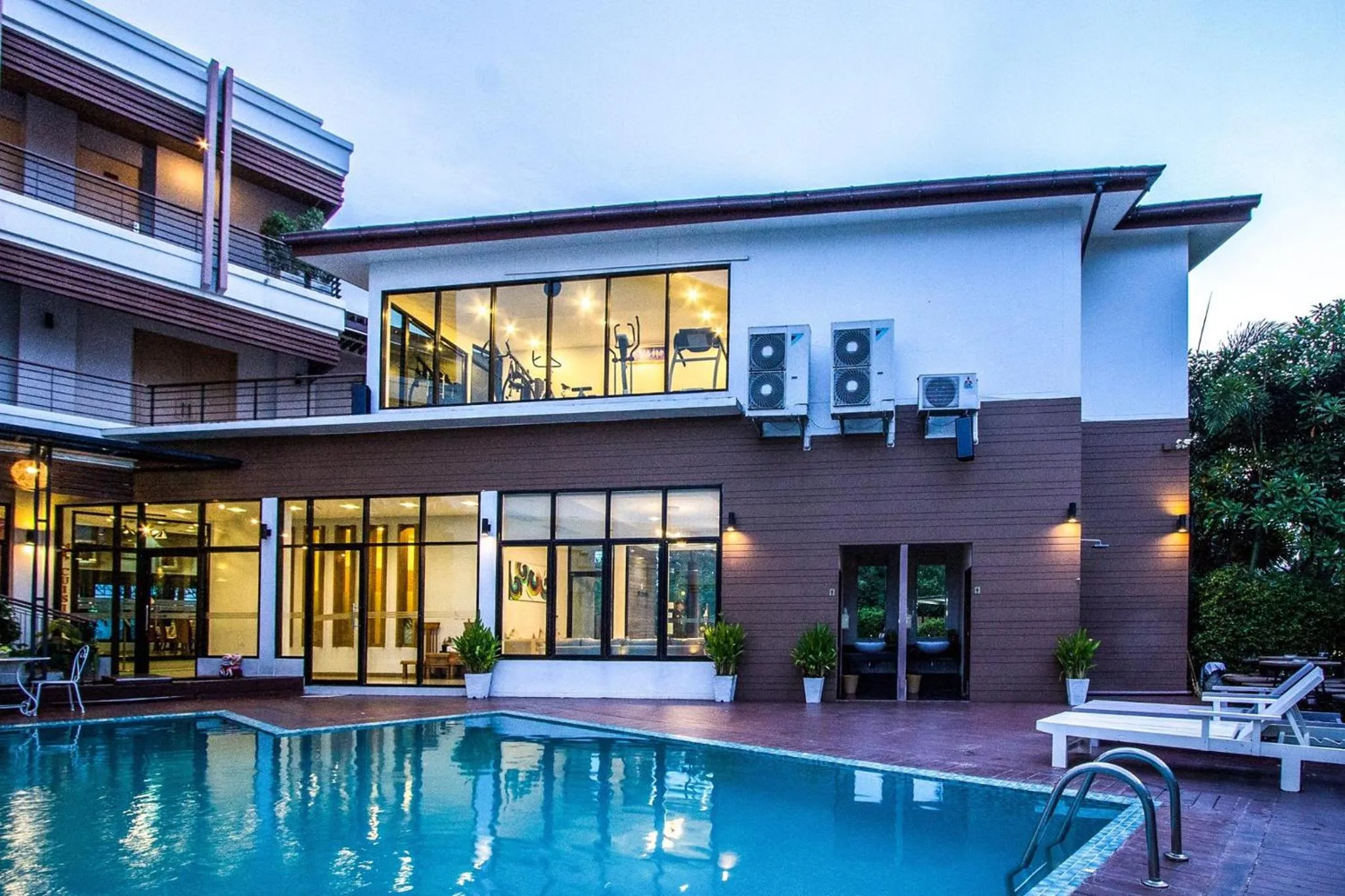 Swimming pool in Mamaison Hotel