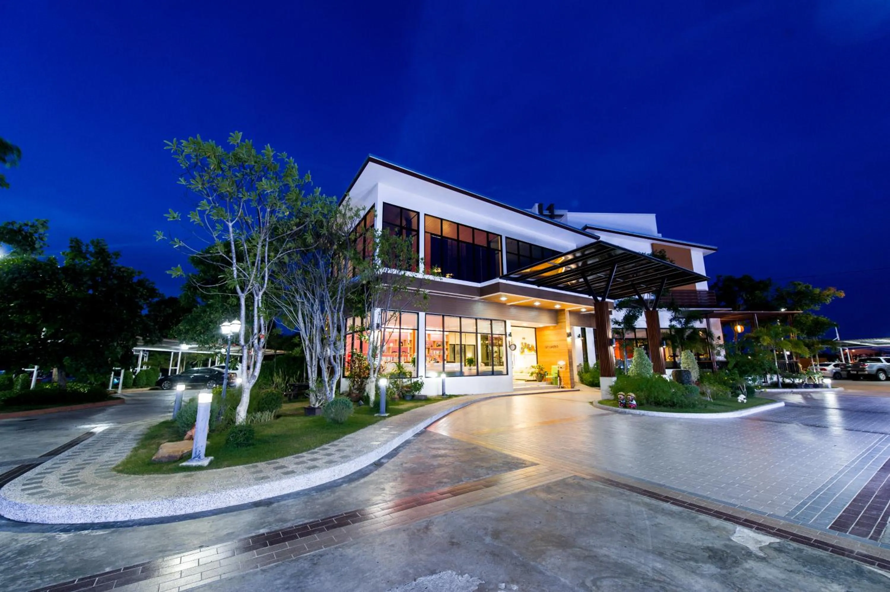 Facade/entrance in Mamaison Hotel