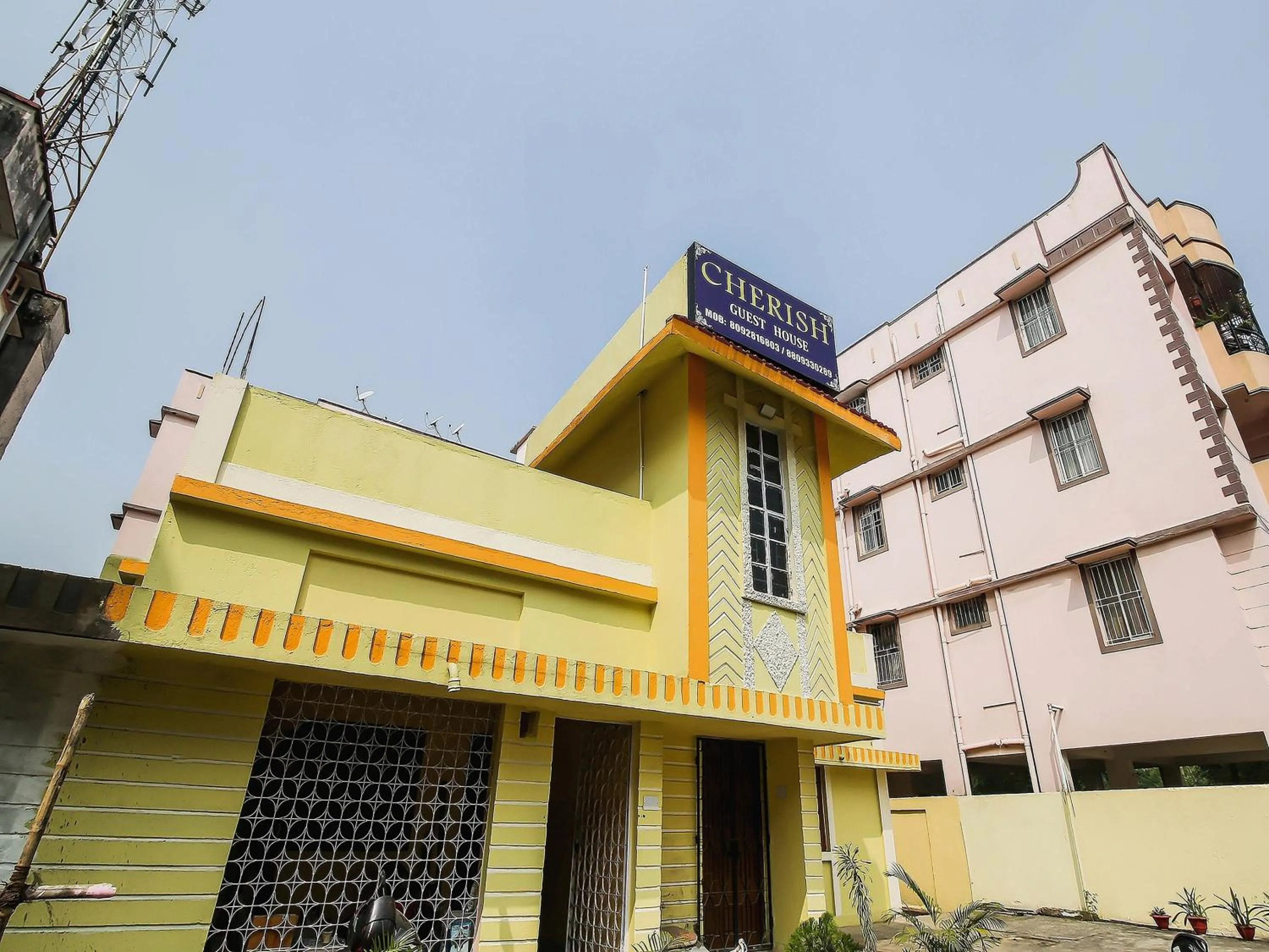 Facade/entrance in SPOT ON Cherish Guest House