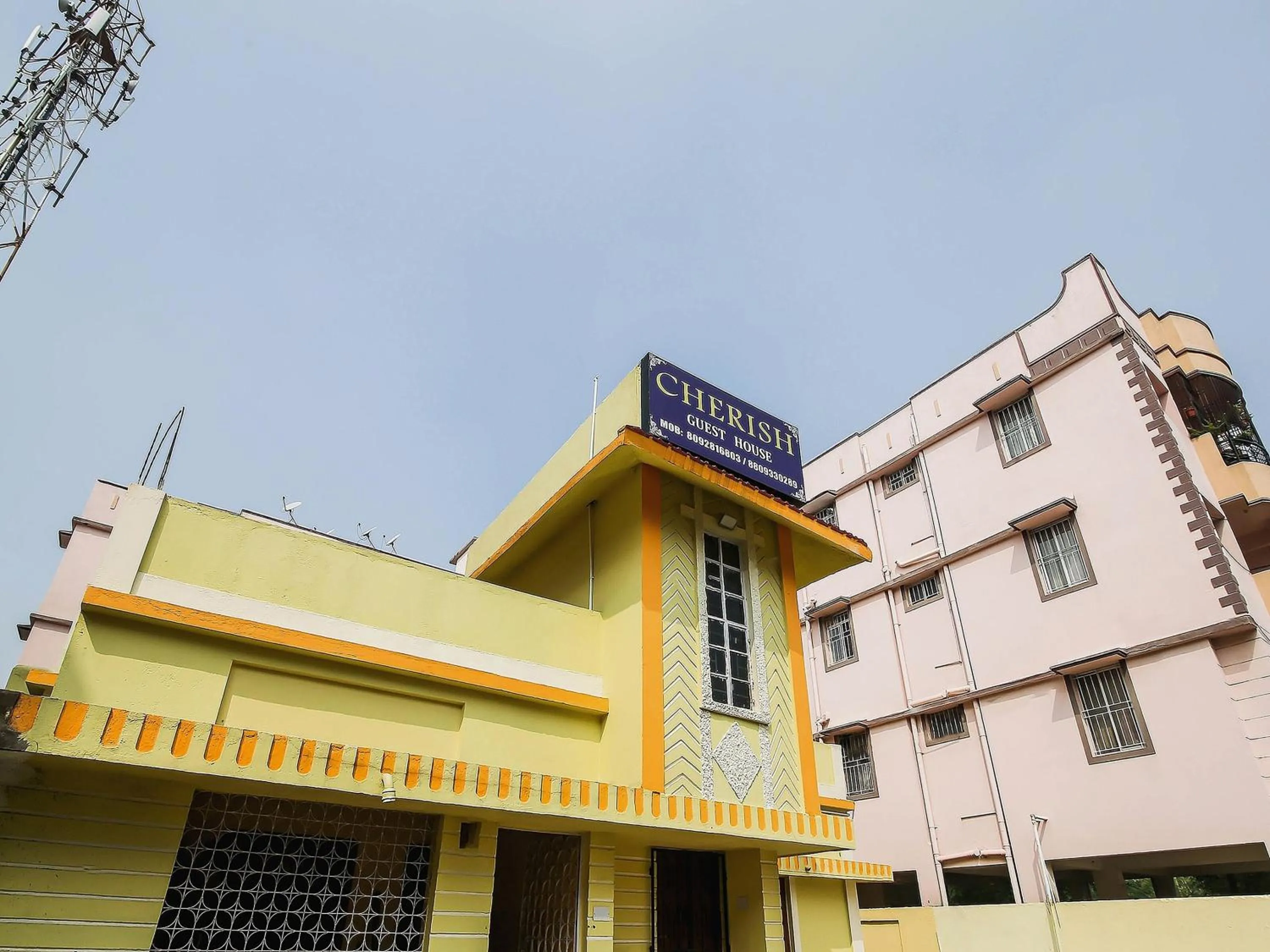 Facade/entrance in SPOT ON Cherish Guest House