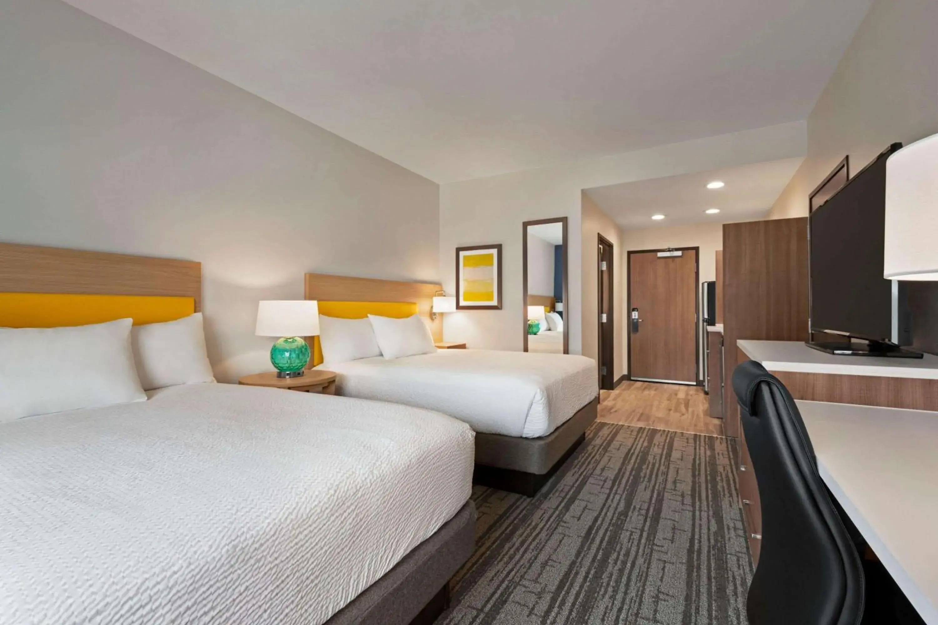 Photo of the whole room, Bed in Days Inn by Wyndham Beaumont West I-10 Walden Photo of the whole room, Bed in Days Inn by Wyndham Beaumont West I-10 Walden